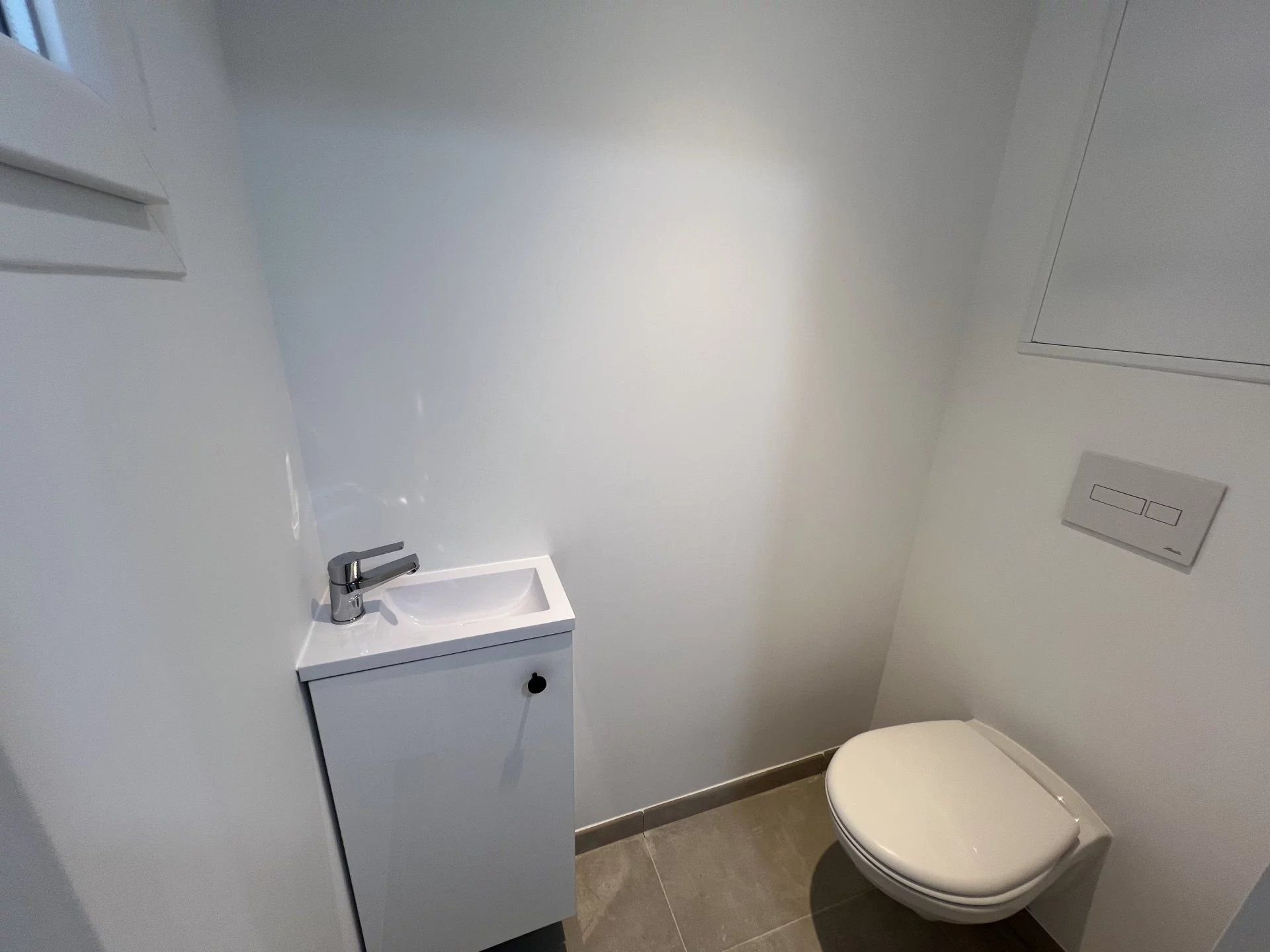 Nîmes, Mas Verdier district, semi-detached villa renovated on one side 75m² on 256m², 3 bedrooms and garage