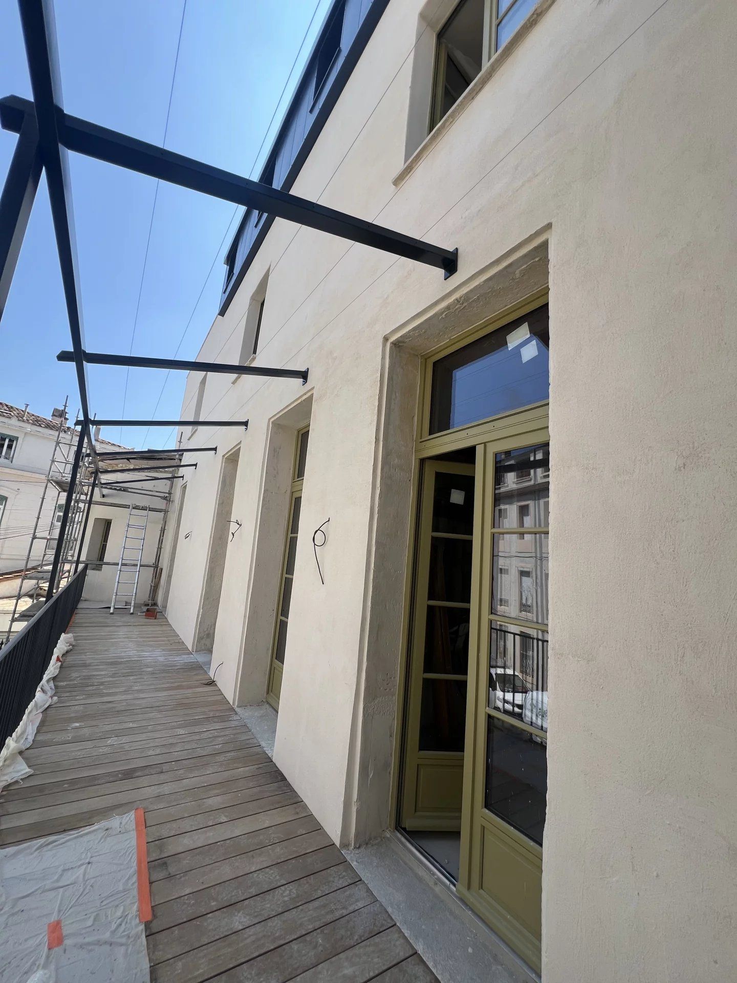 Nîmes city center, Carnot district, new 3-bedroom apartment with garden on ground floor, 93m², garden 80m²