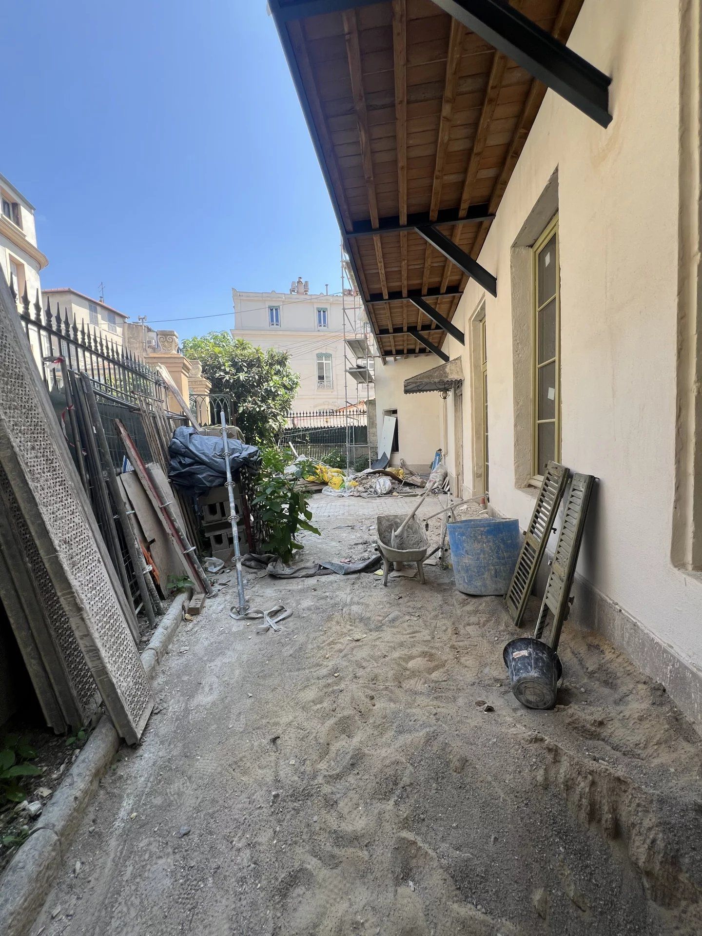 Nîmes city center, Carnot district, new 3-bedroom apartment with garden on ground floor, 93m², garden 80m²