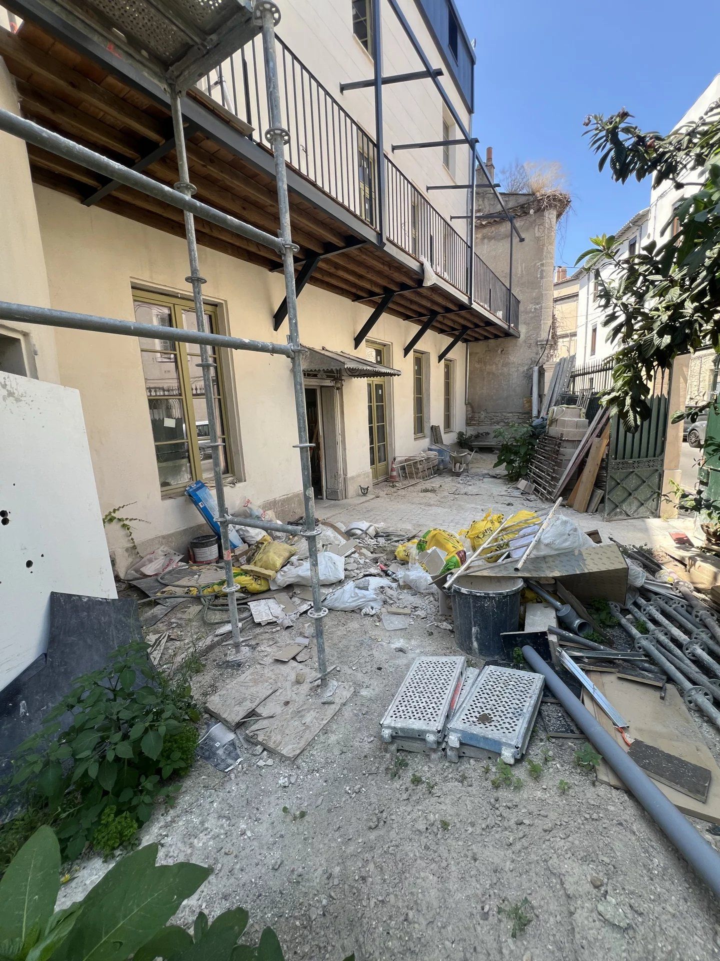 Nîmes city center, Carnot district, new 3-bedroom apartment with garden on ground floor, 93m², garden 80m²