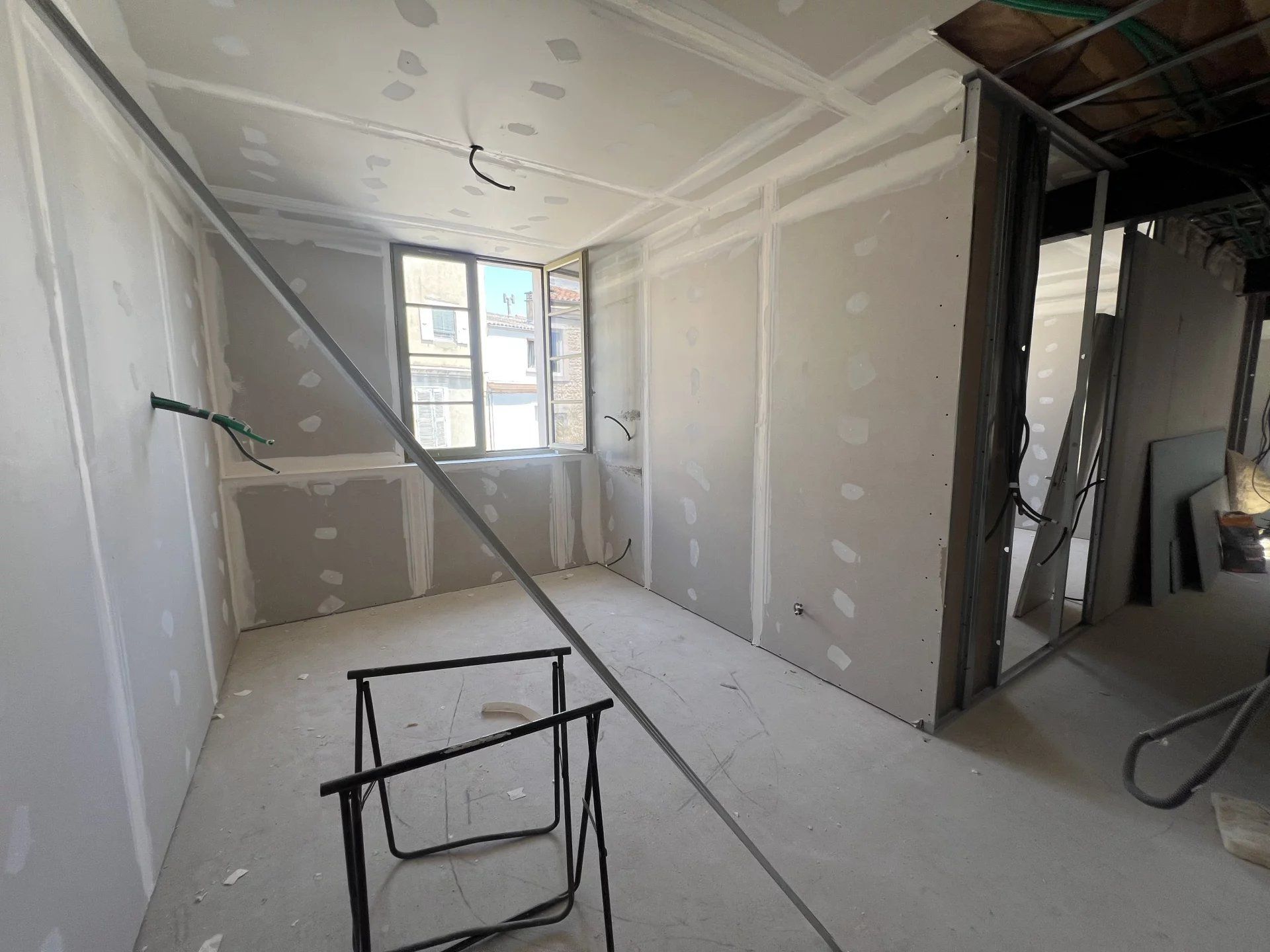 Nîmes city center, Carnot district, new 3-bedroom apartment with garden on ground floor, 93m², garden 80m²