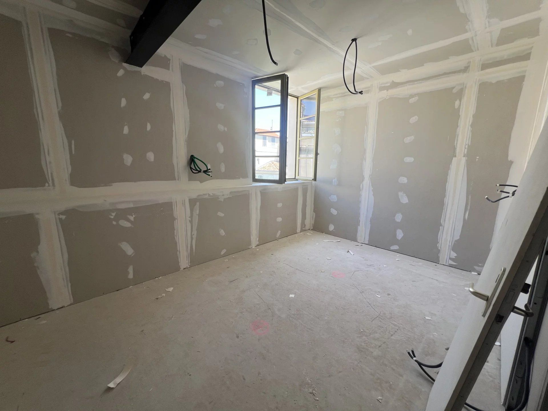 Nîmes city center, Carnot district, new 3-bedroom apartment with garden on ground floor, 93m², garden 80m²