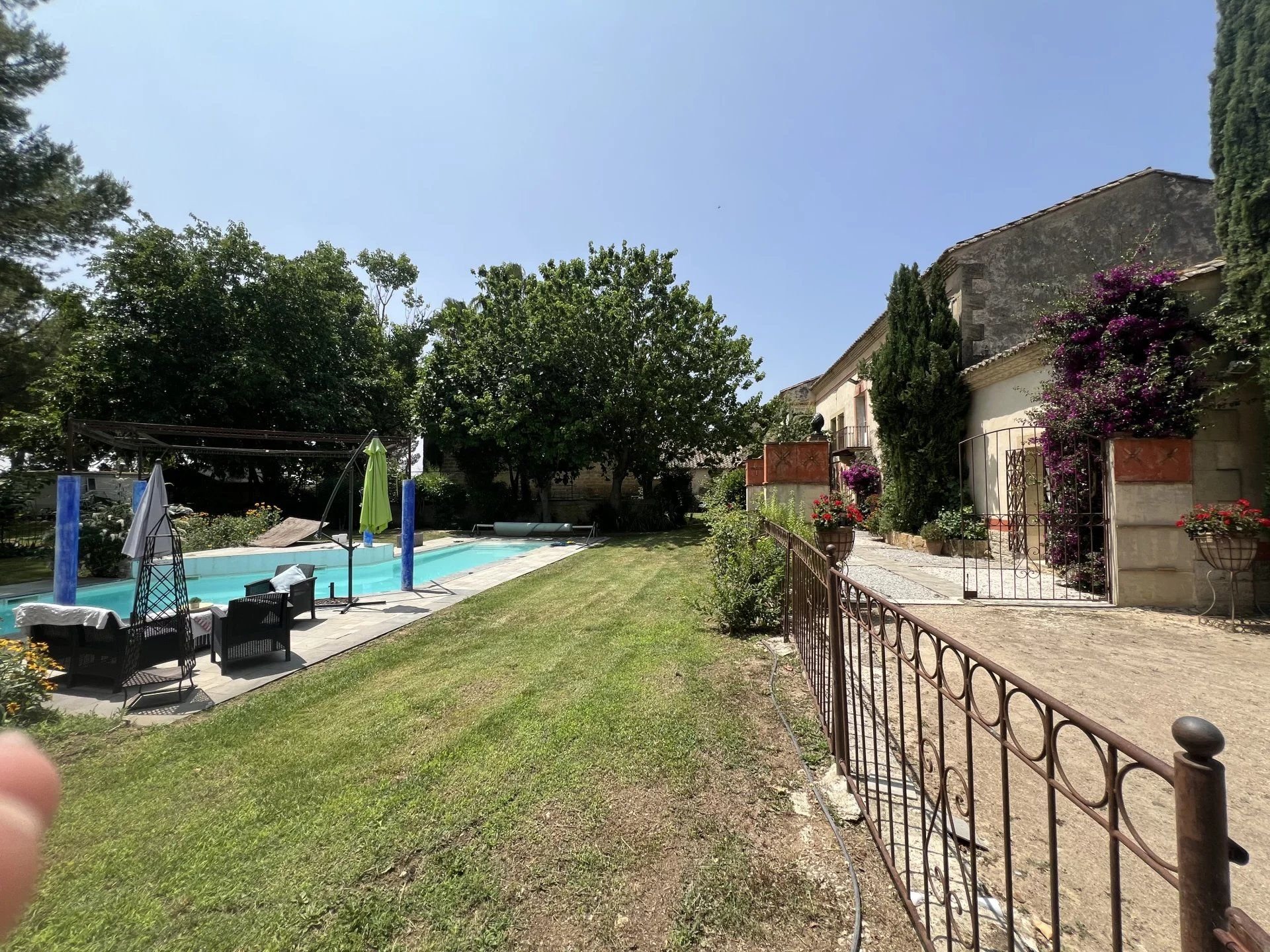 Cailar, 380m² Mas plus 120m² of convertible attic, 6 bedrooms on 8000m² plot with swimming pool