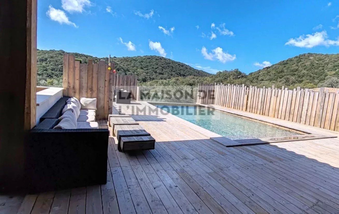 Villa de Prestige à Bonifacio + 2 appartements en rez-de-jardin