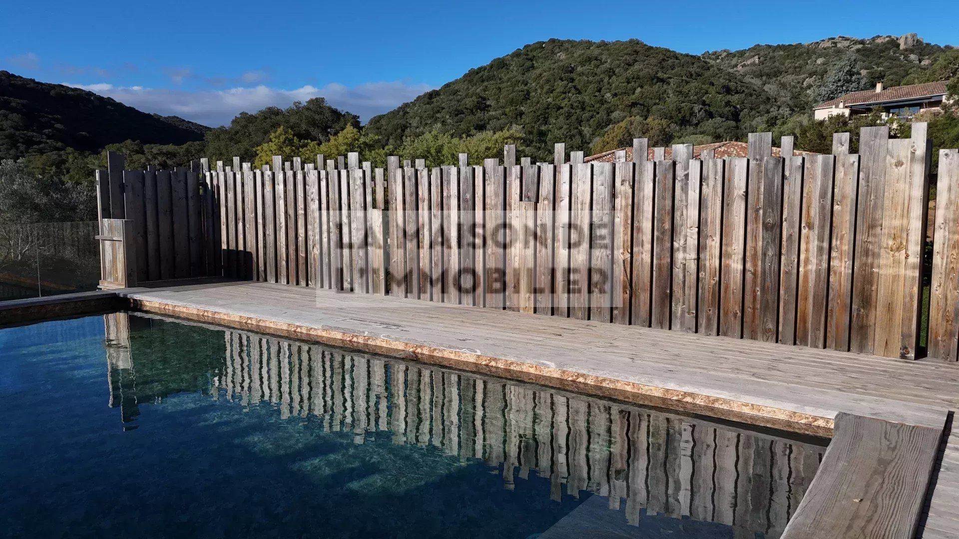 Villa de Prestige à Bonifacio + 2 appartements en rez-de-jardin