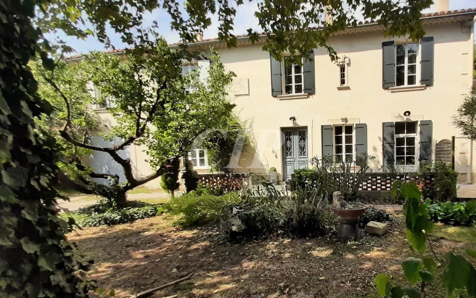 AVIGNON Maison de ville 4 chambres 196 m² à 20 mn des remparts
