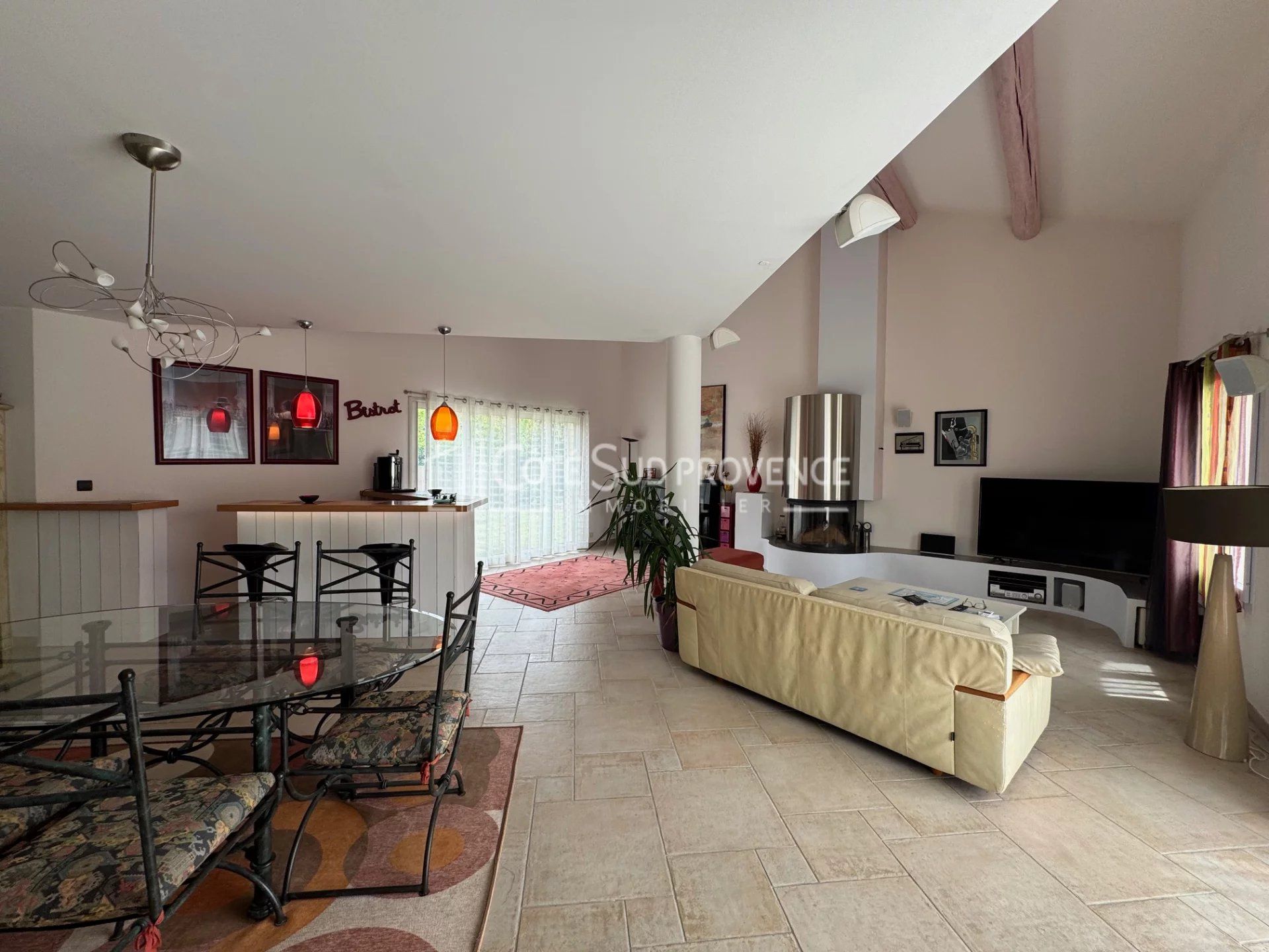 VILLA CONTEMPORAINE AVEC PISCINE SAINT-DIDIER