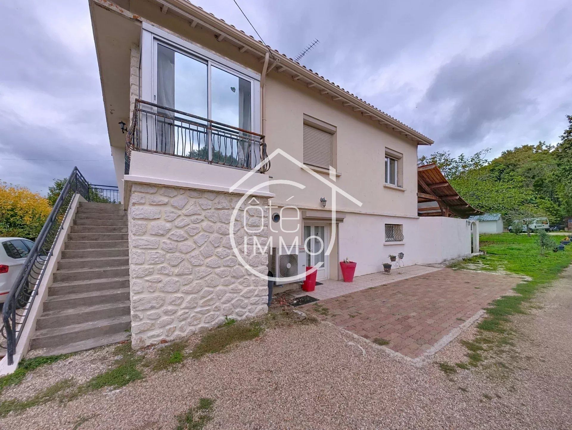 PRIGONRIEUX : Maison familiale rénovée de 135m² avec dépendance et jardin