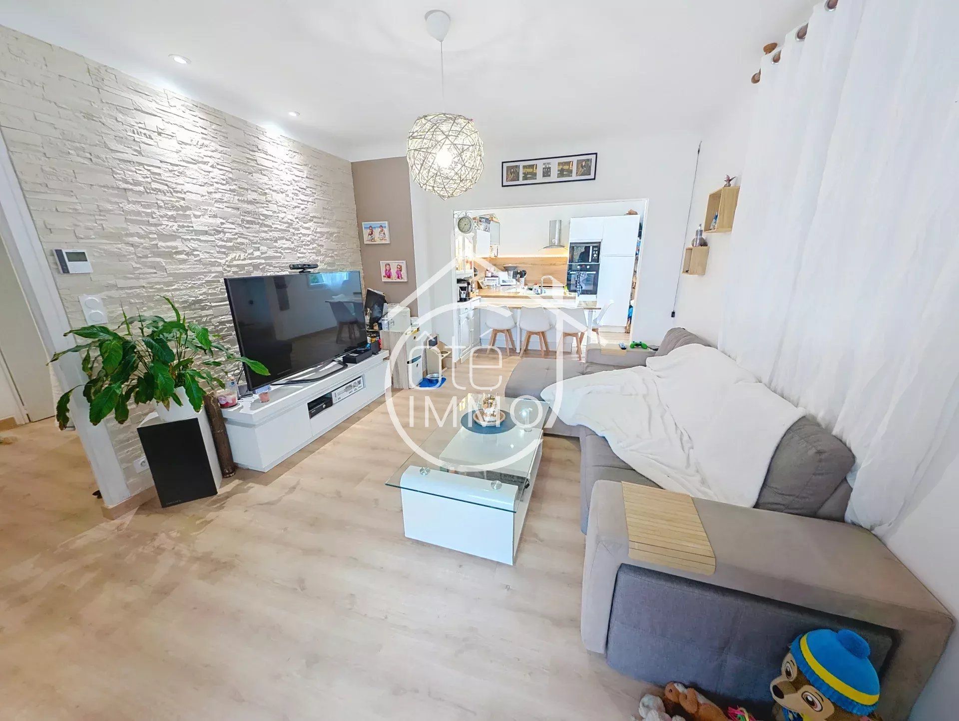 PRIGONRIEUX : Maison familiale rénovée de 135m² avec dépendance et jardin