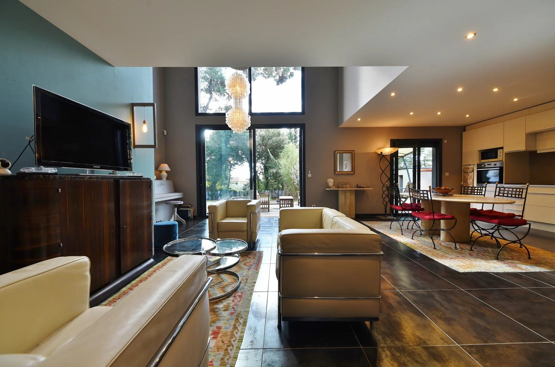 10 minutes from Uzès, Wooden villa with pool