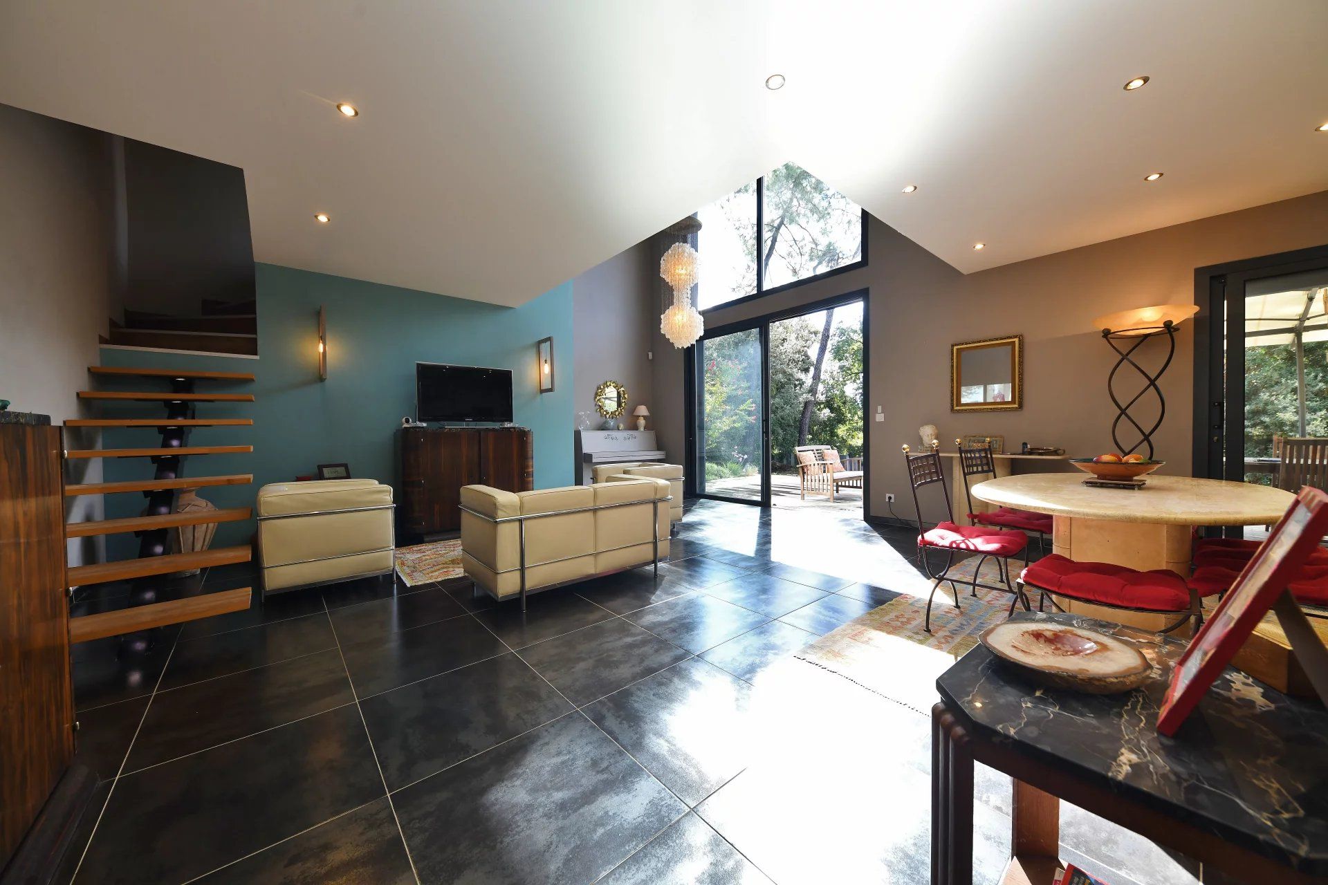 10 minutes from Uzès, Wooden villa with pool