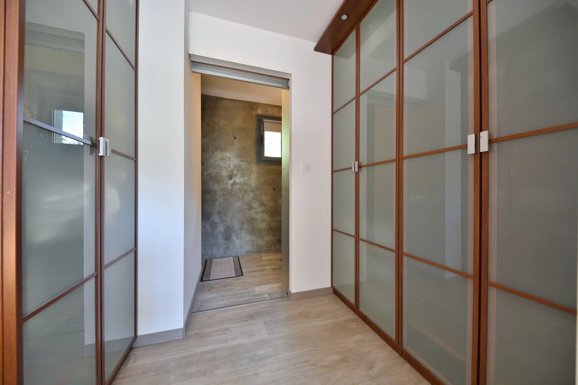 10 minutes from Uzès, Wooden villa with pool