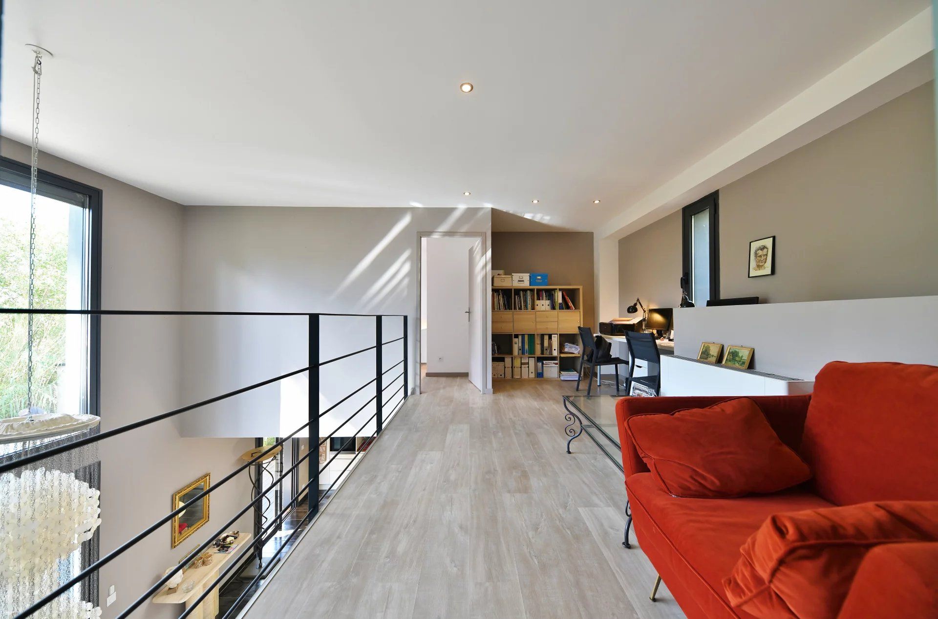10 minutes from Uzès, Wooden villa with pool