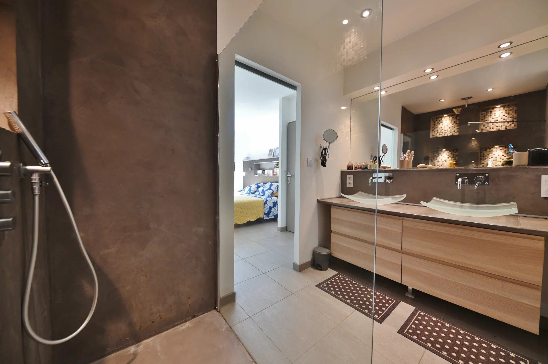 10 minutes from Uzès, Wooden villa with pool