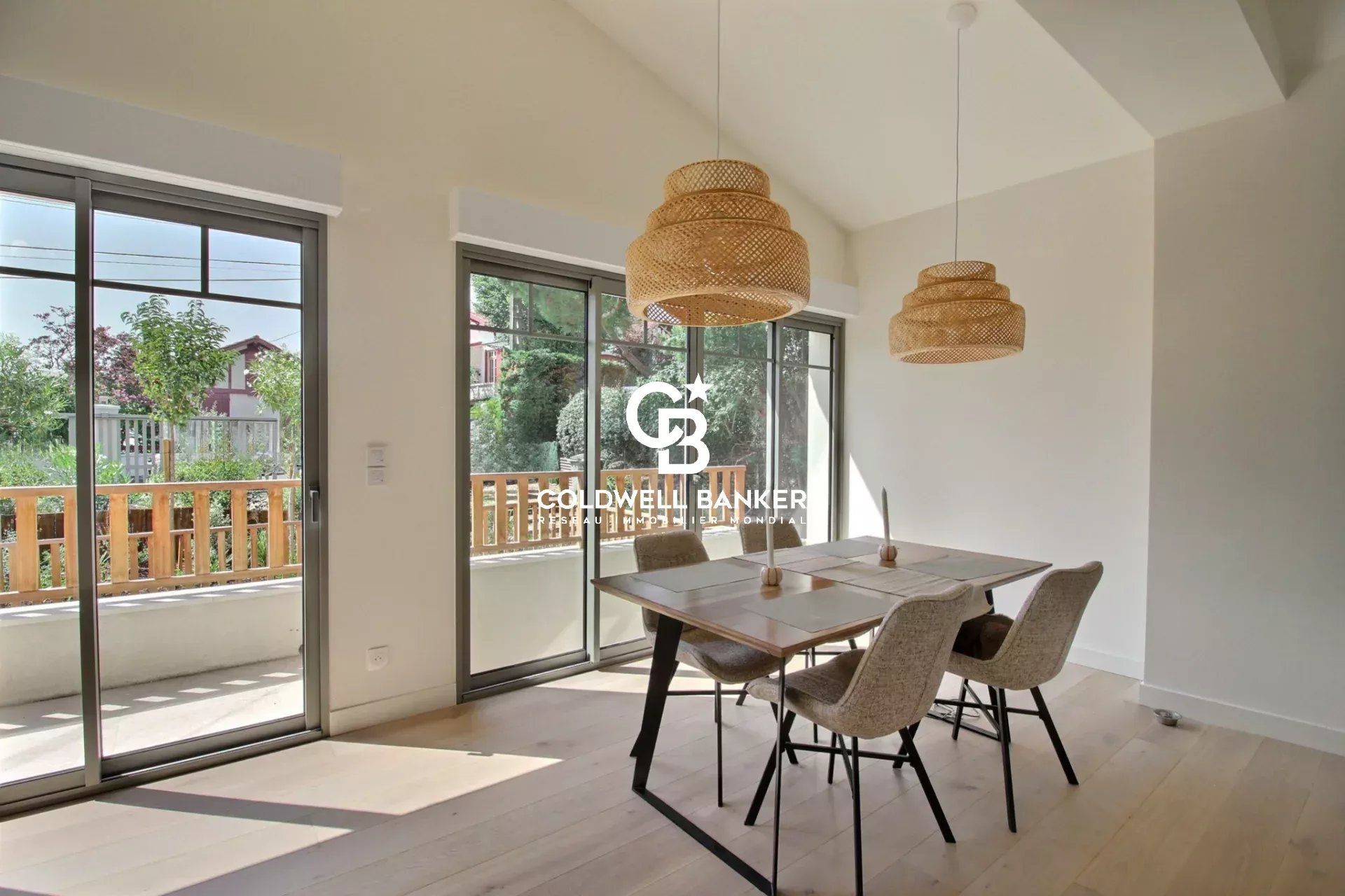 Villa familiale en ville d'Automne - 4 chambres et dépendance aménagée