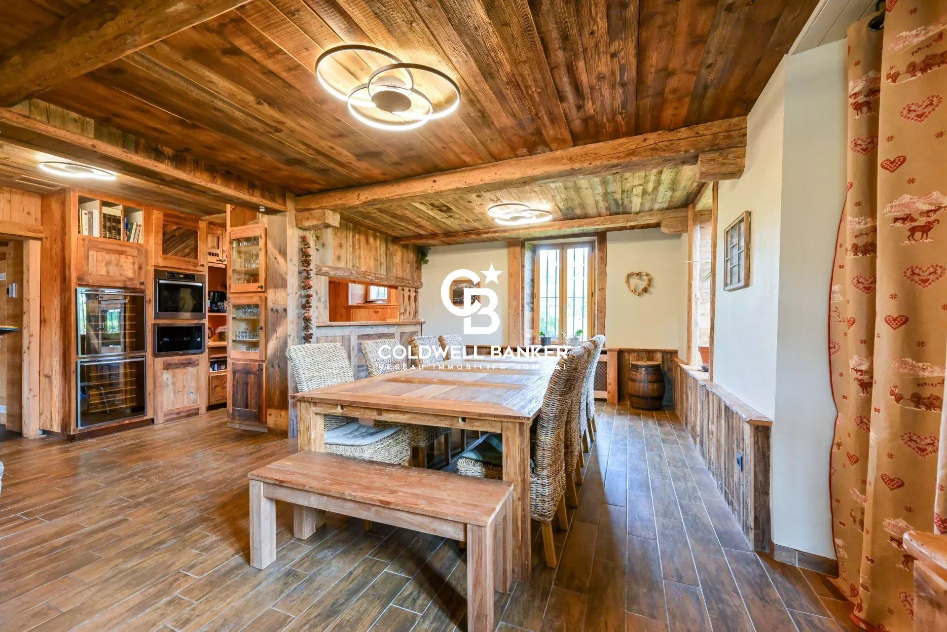 ANCIENNE FERME RENOVEE - MAISON D'HOTES - COMBLOUX