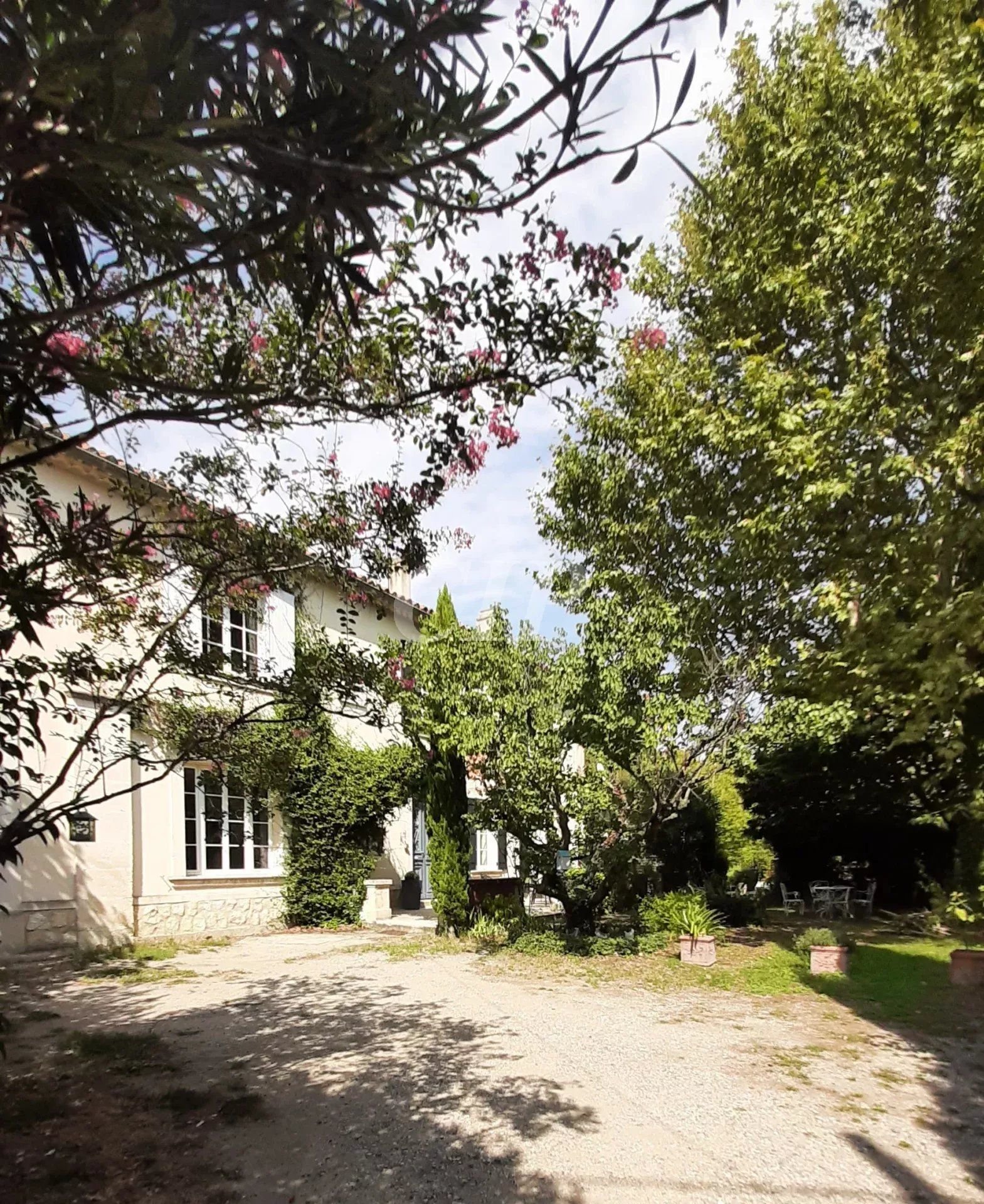 AVIGNON Maison de ville 4 chambres 196 m² à 20 mn des remparts