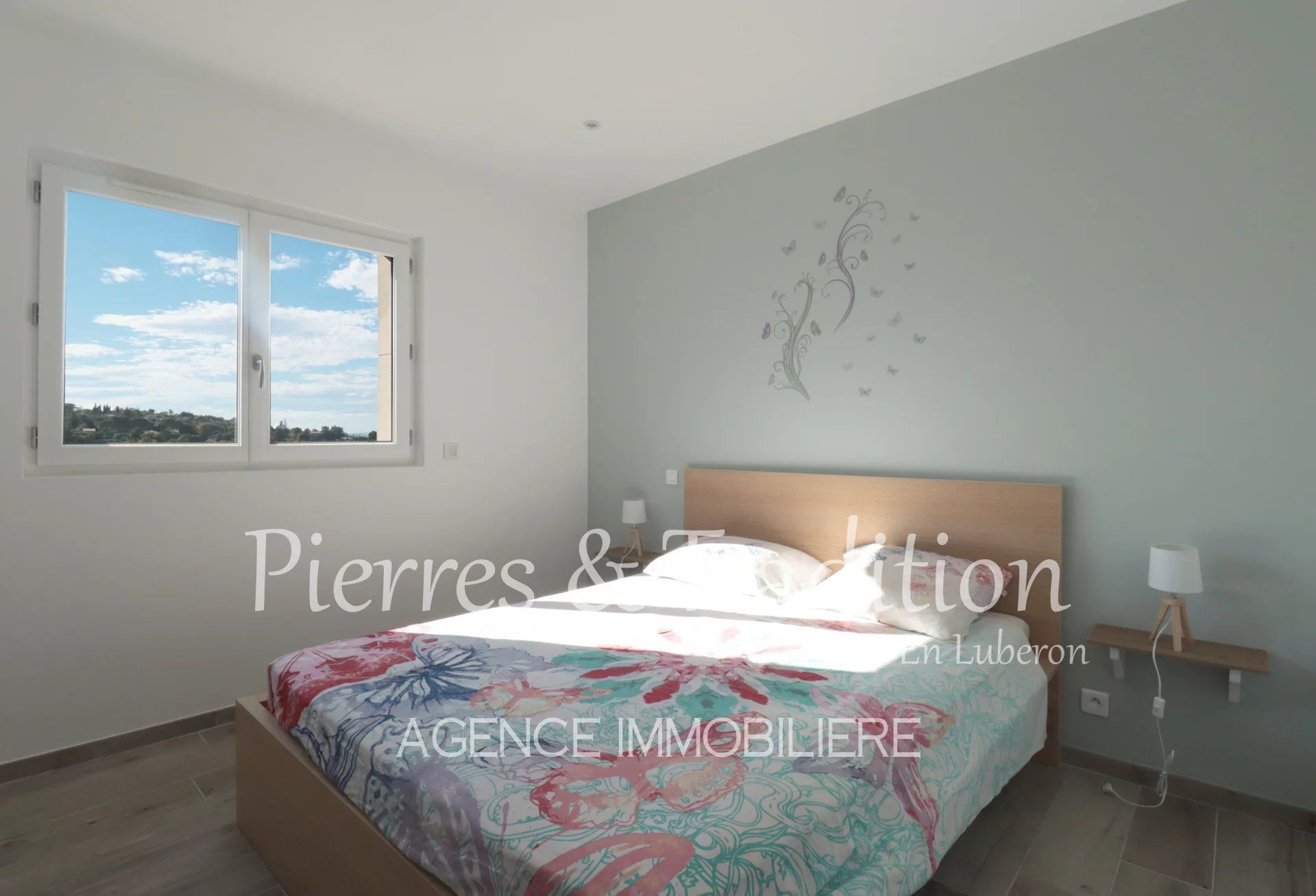 Exclusivité ! Luberon, belle maison traditionnelle avec piscine et vue.