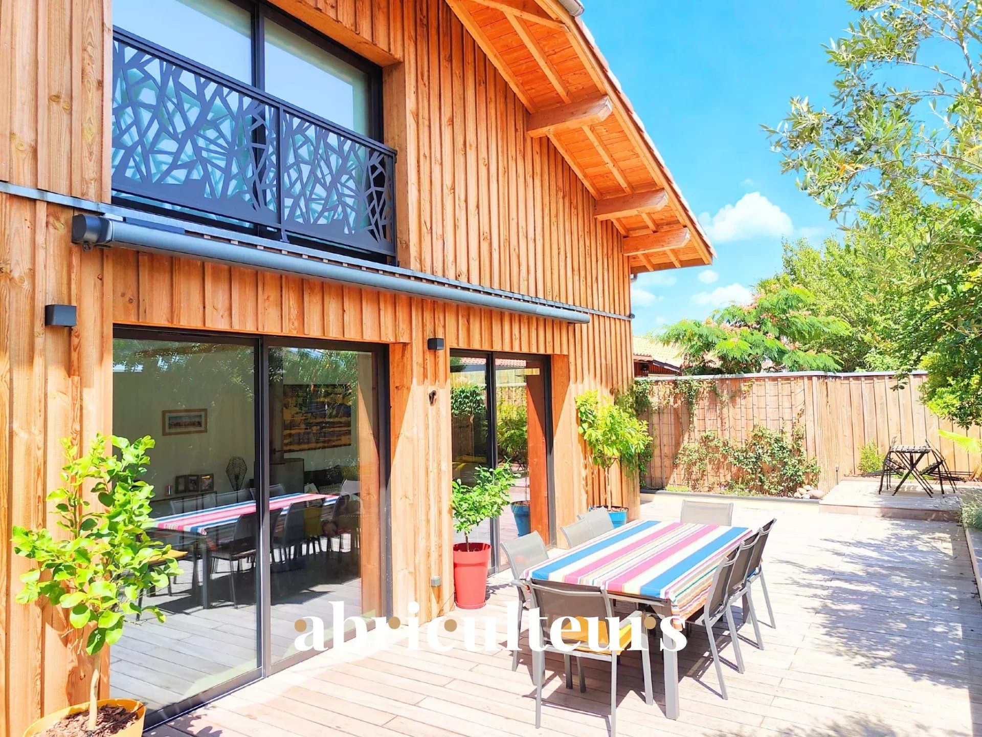 Maison contemporaine T5 de 169 m² avec appartement indépendant – Terrasse de 100 m² – Cœur de La Teste-de-Buch