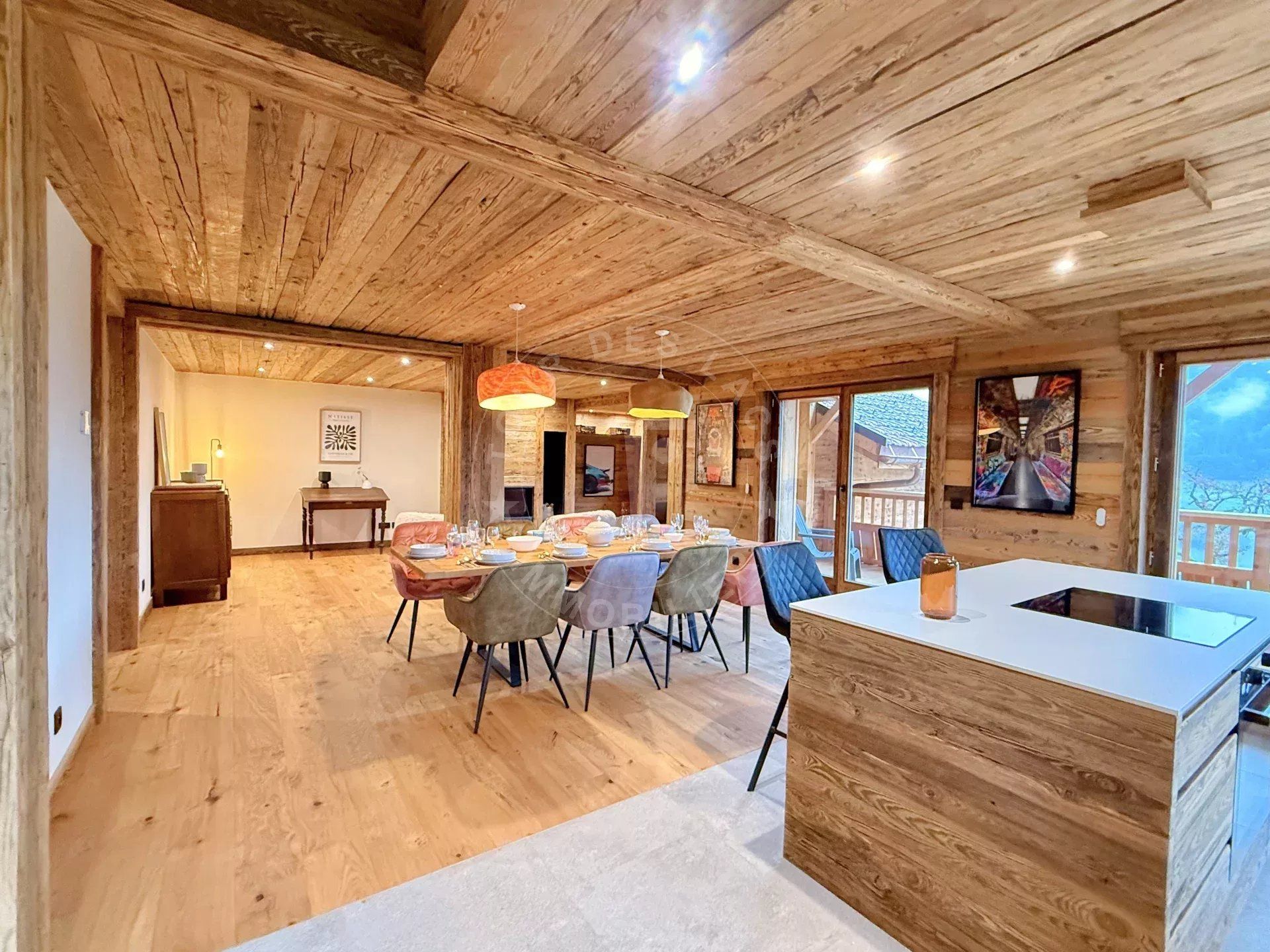 CHALET ENTIEREMENT RÉNOVÉE DE 220 M2 HABITABLES