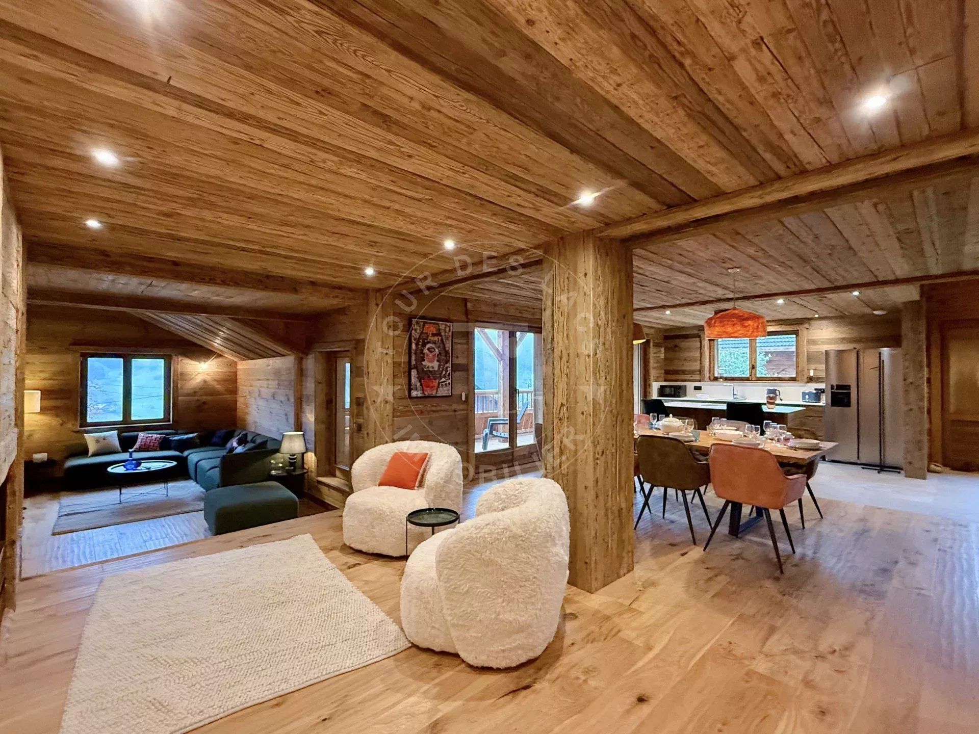 CHALET ENTIEREMENT RÉNOVÉE DE 220 M2 HABITABLES