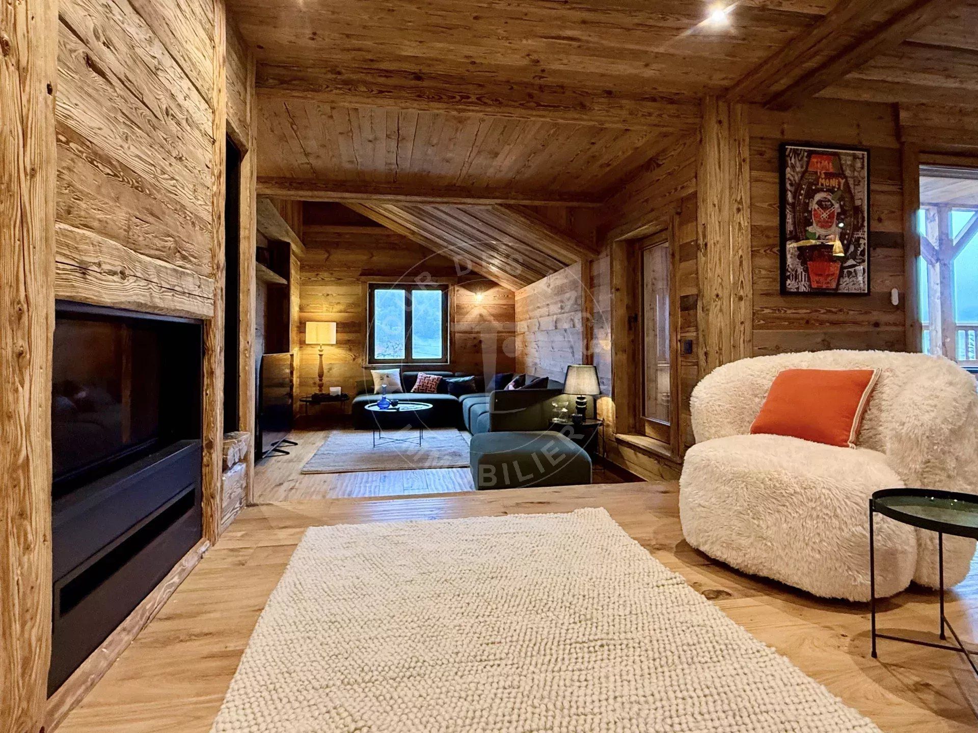 CHALET ENTIEREMENT RÉNOVÉE DE 220 M2 HABITABLES