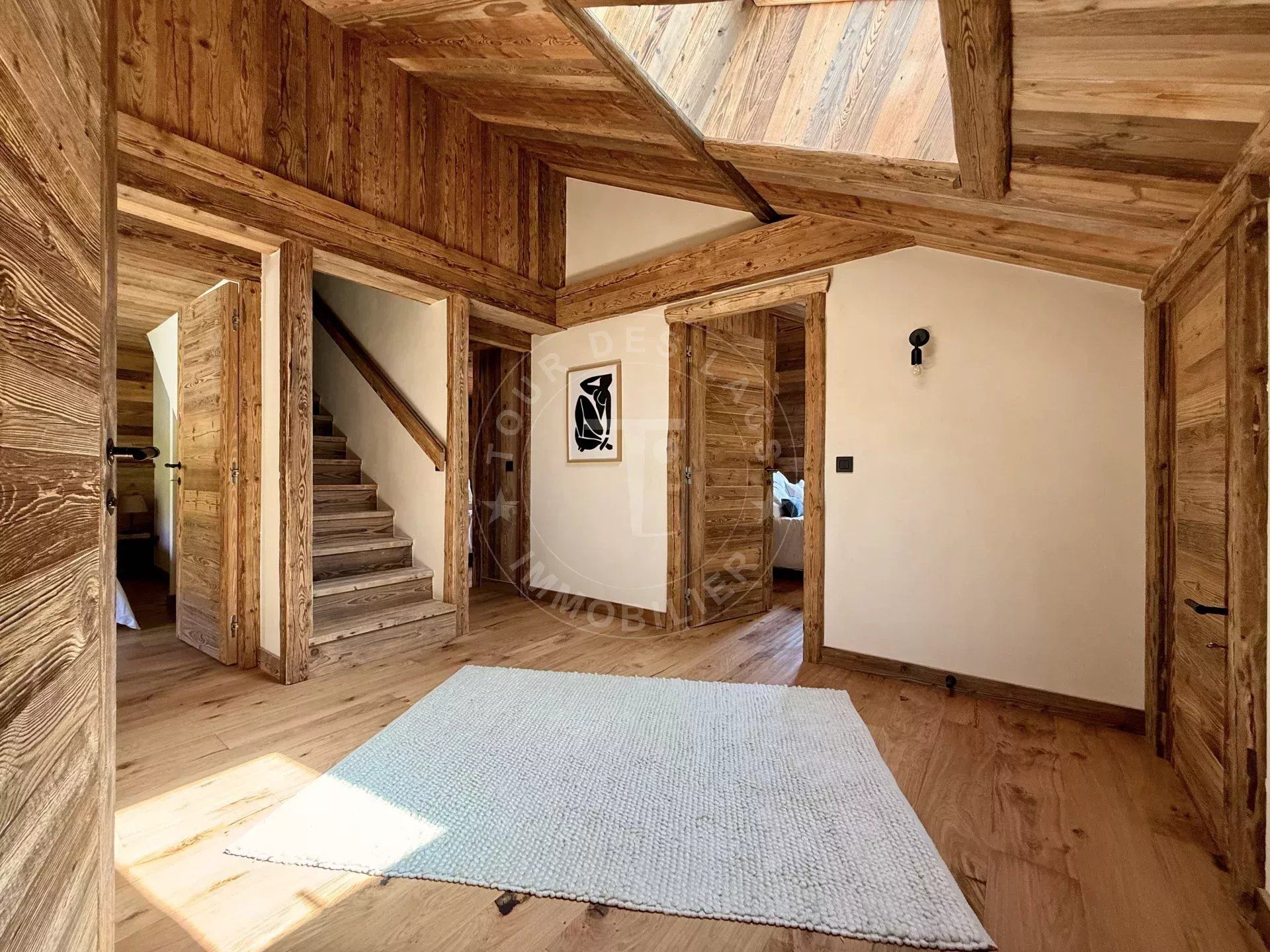 CHALET ENTIEREMENT RÉNOVÉE DE 220 M2 HABITABLES