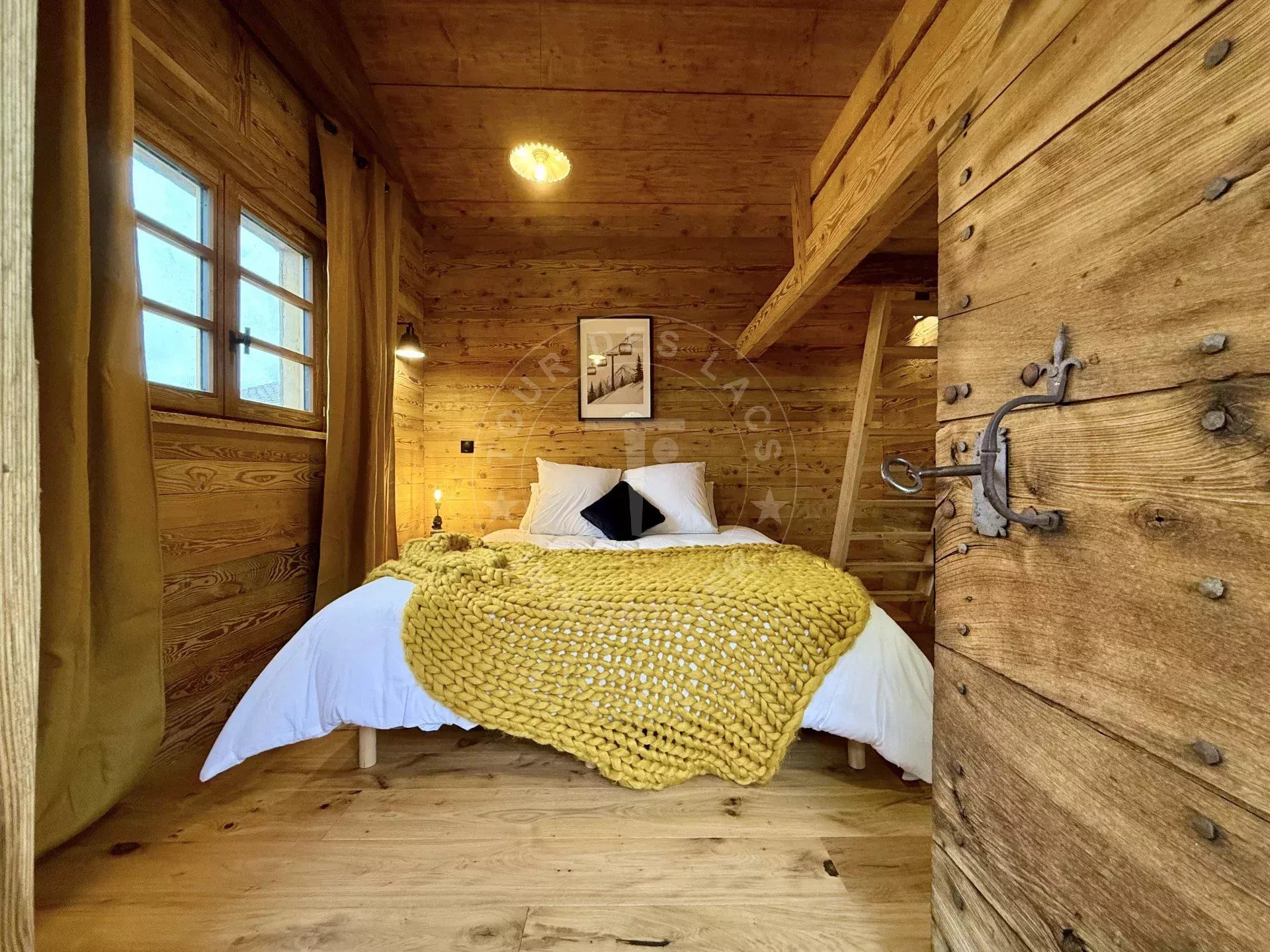 CHALET ENTIEREMENT RÉNOVÉE DE 220 M2 HABITABLES