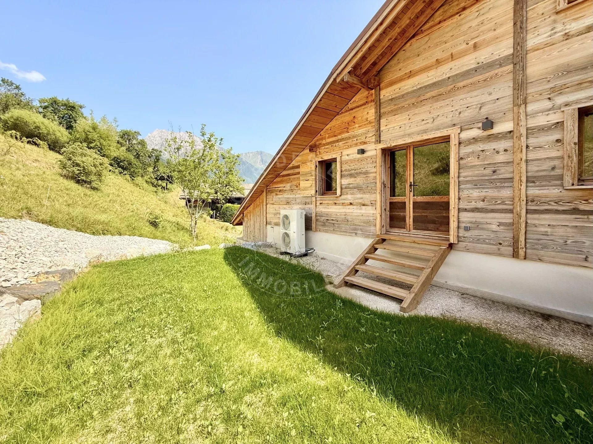 CHALET NEUF DE 280 M2 HABITABLES - FRAIS NOTAIRE REDUIT