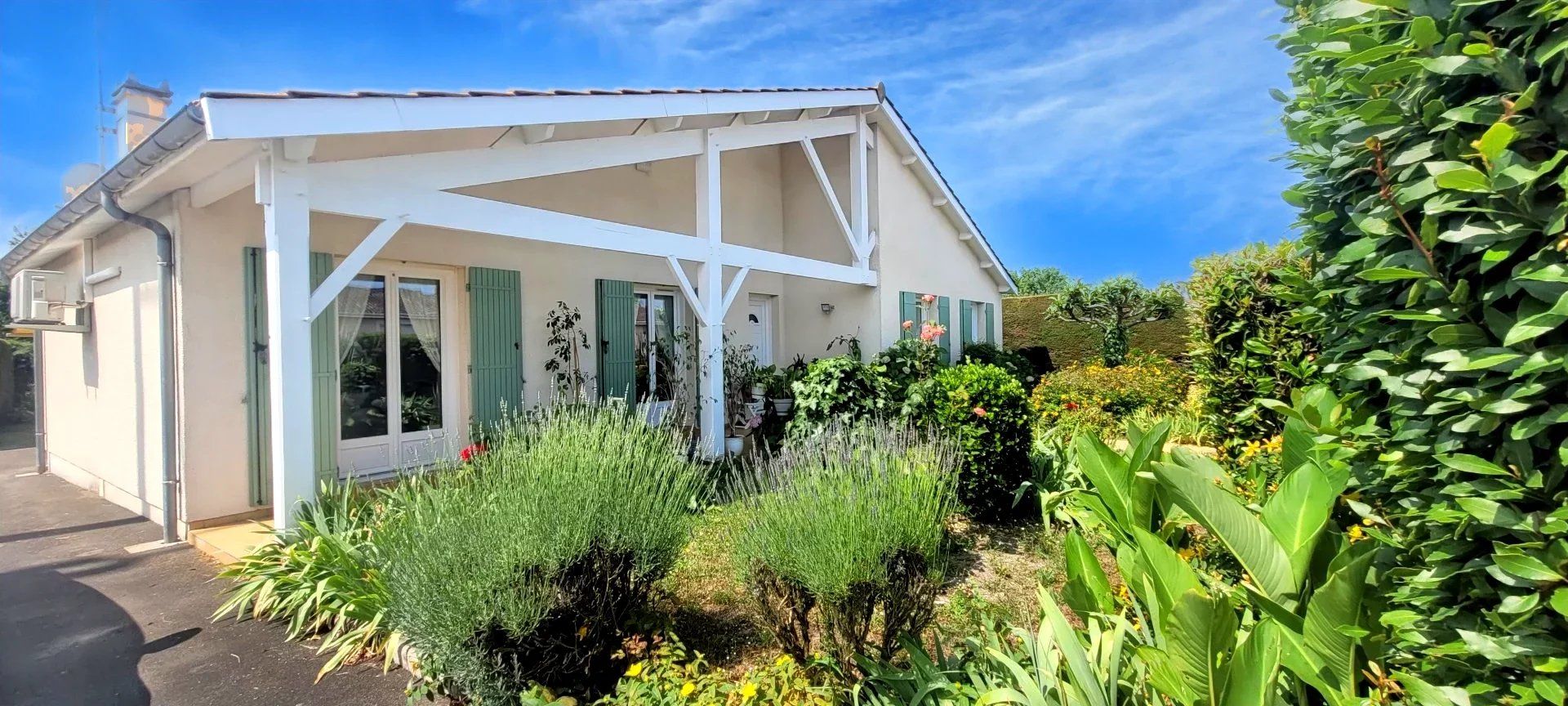 33240 - SAINT ANDRE DE CUBZAC - MAISON PLAIN PIED 110M² - 3 CHAMBRES ET JARDIN PAYSAGER