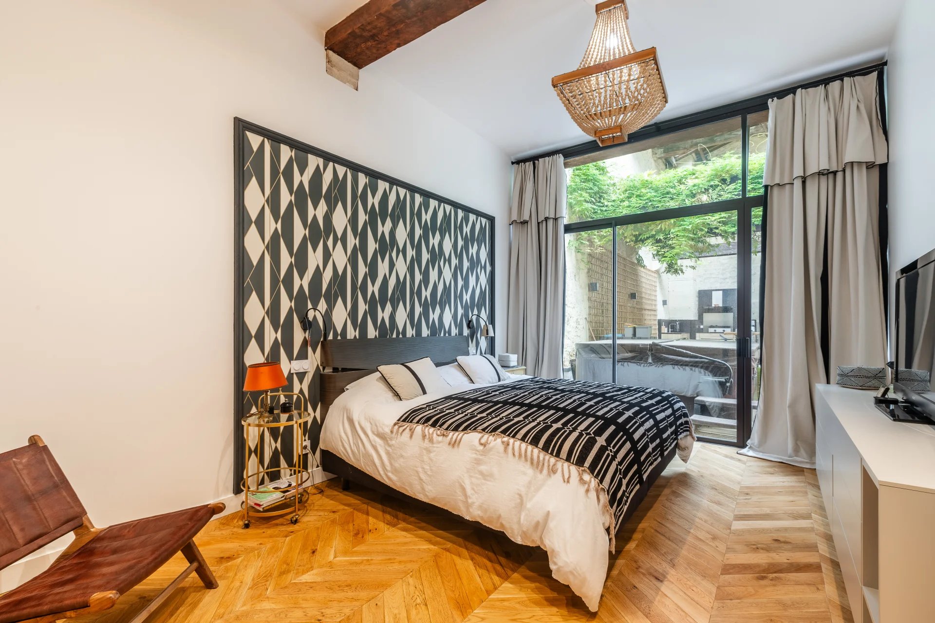 BORDEAUX CHARTRONS – HÔTEL PARTICULIER D’EXCEPTION – 412 M² – PISCINE – JARDIN