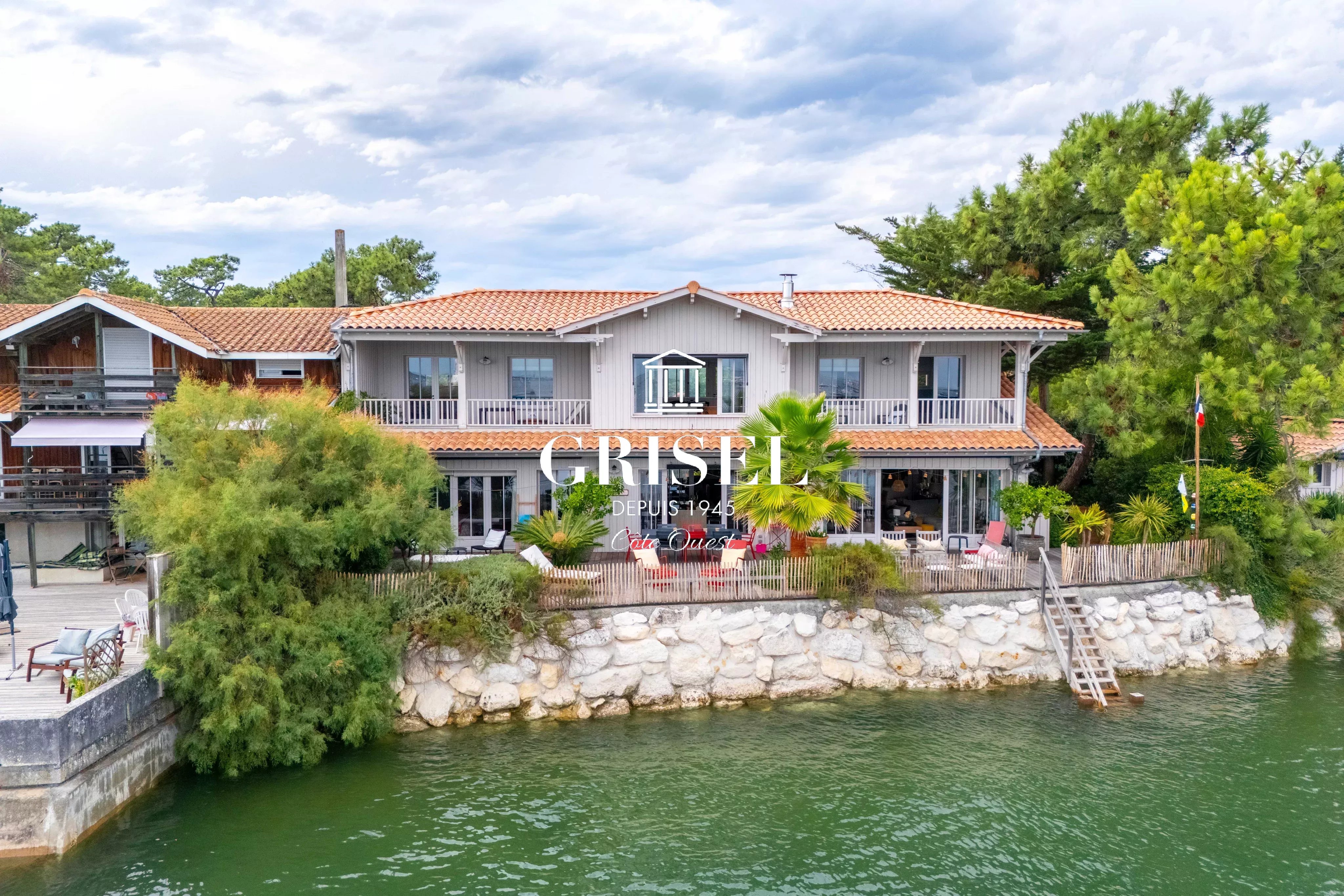 À Vendre  Maison d'Exception avec Vue Panoramique sur le Bassin d'Arcachon