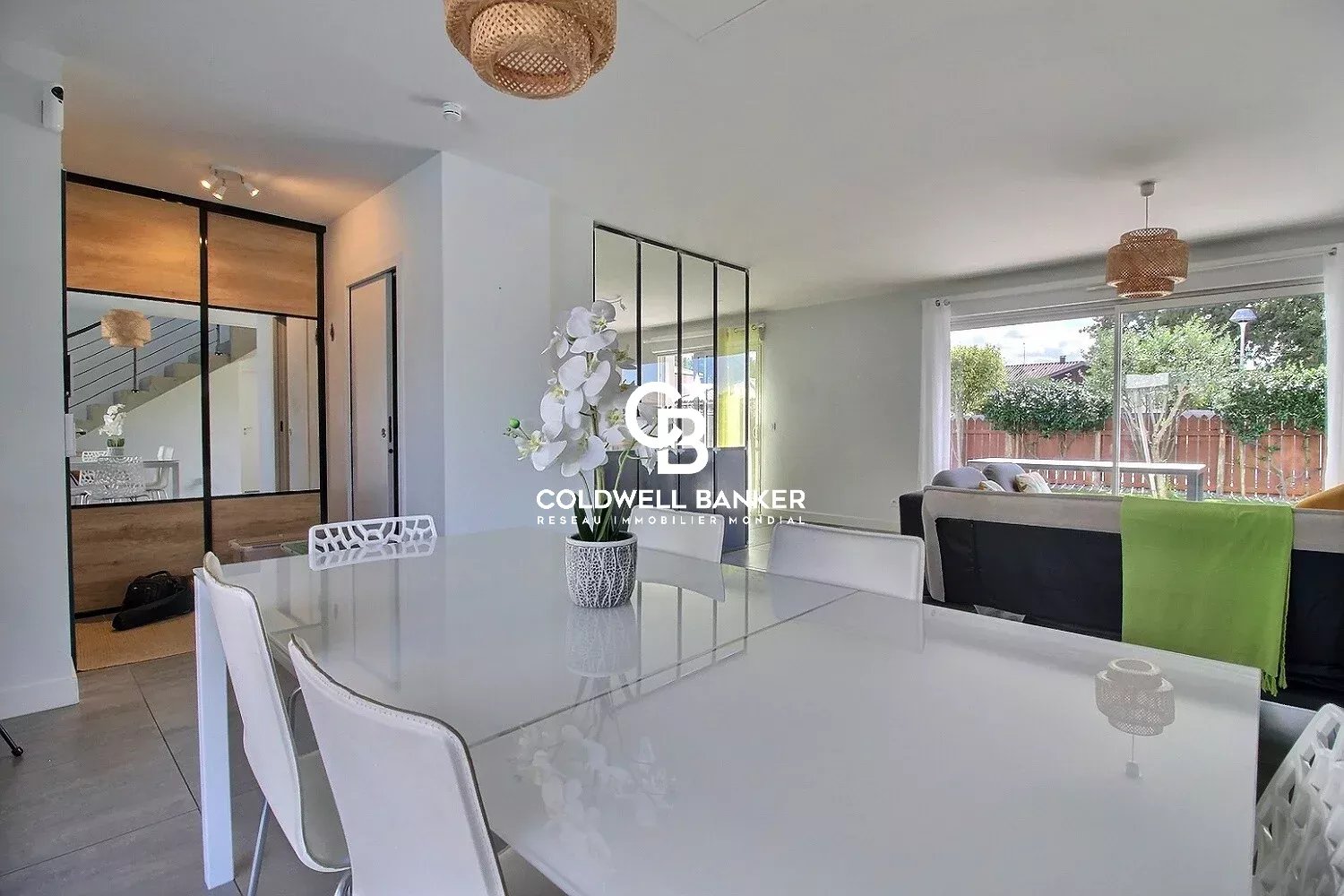 Contemporary villa – pool & spa – no overlooking