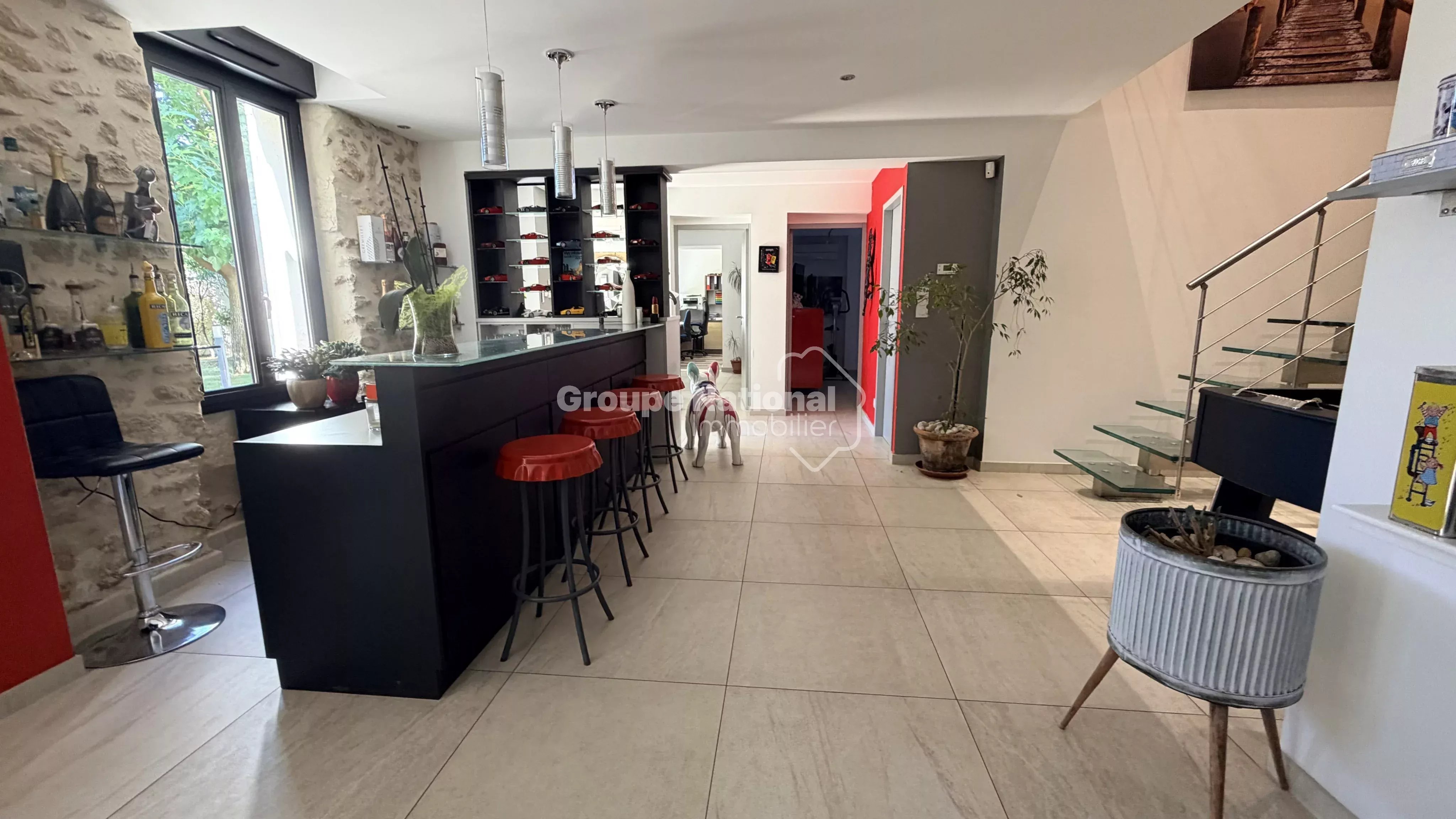 BEDARRIDES - MAS RENOVE EN 2016 DANS UN MAGNIFIQUE PARC ARBORE DE 5 810 M² AVEC PISCINE, 4 GARAGES