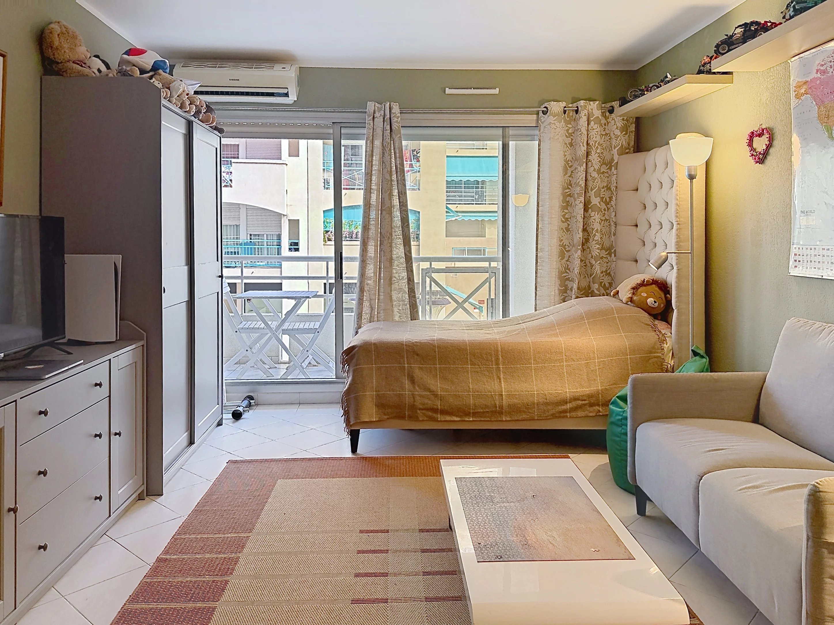 JUAN LES PINS - ENSEMBLE DE DEUX APPARTEMENTS – 102M2 - PISCINE PARC