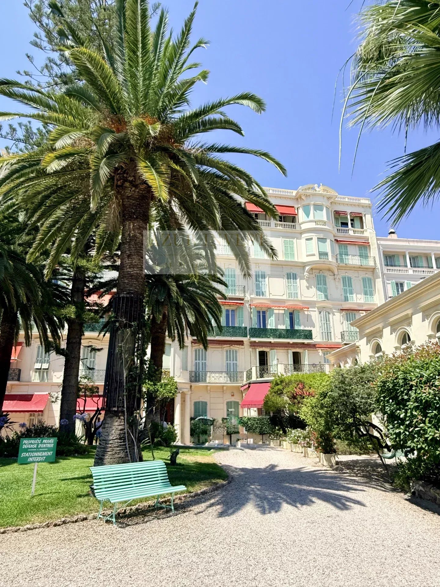 VENTE 2 PIECES PALACE FRONT DE MER MENTON