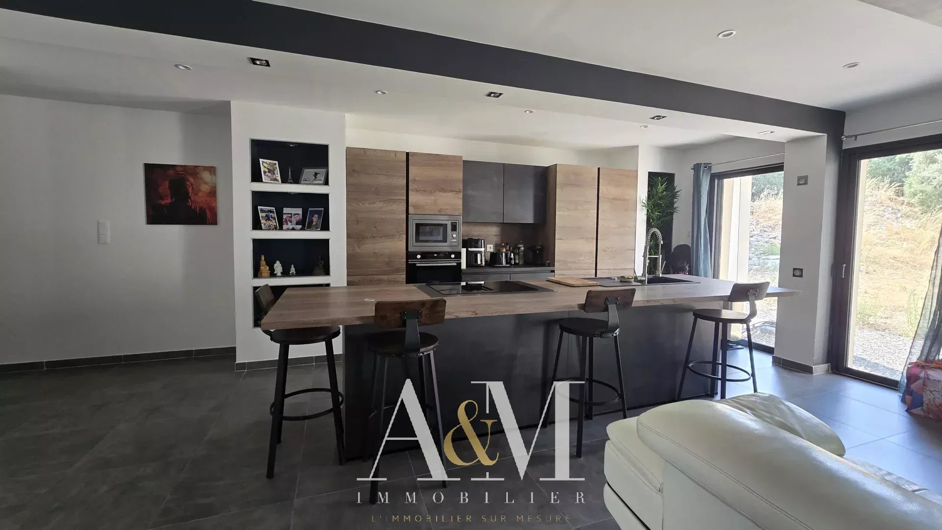 Villa contemporaine de 175 m² sur 3 000 m² de terrain – Prestations haut de gamme à finaliser