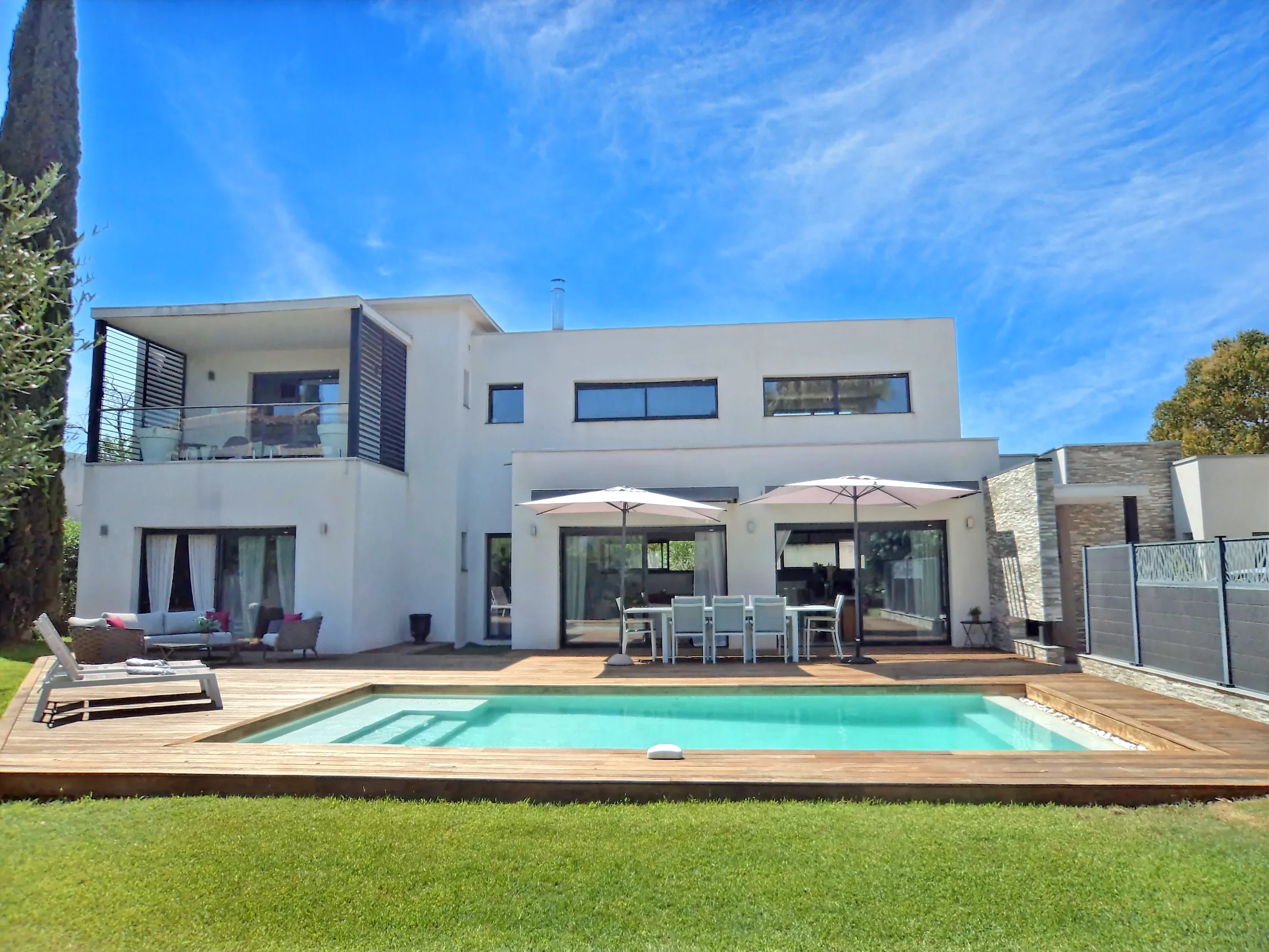 Villa contemporaine avec piscine