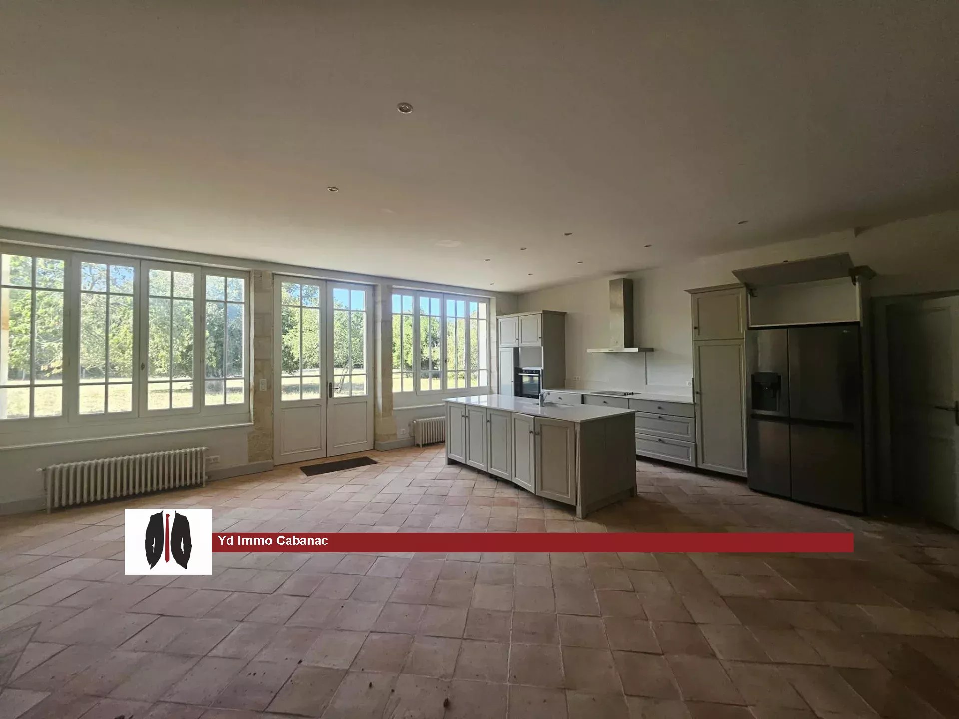 À LOUER – Propriété de caractère en pierre avec maison principale, maison de gardien et vaste terrain