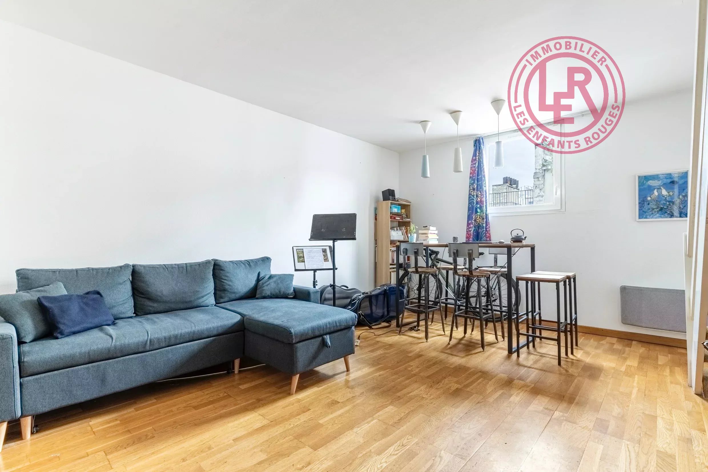 Paris 10th - Rue des Petites Ecuries - Top floor duplex with elevator