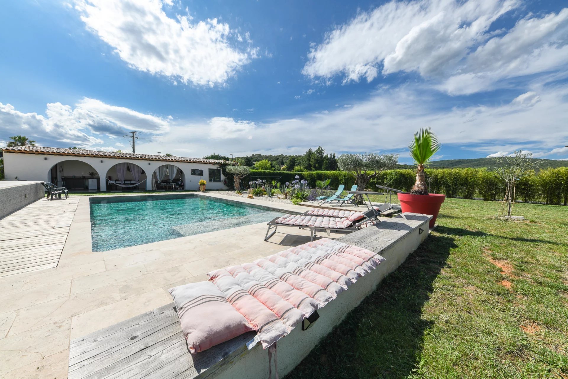 15 minutes d'Uzès villa contemporaine avec piscine