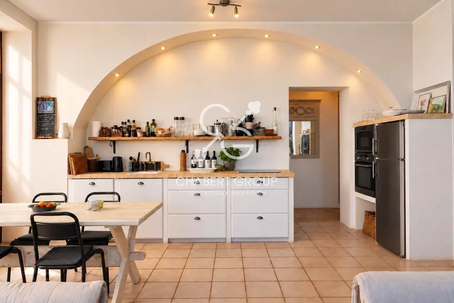 VILLEFRANCHE-SUR-MER – APPARTEMENT – 4 PIÈCES – 85 M² – TERRASSE DE 95 M² – STUDIO INDÉPENDANT DE 33 M² - GARAGE