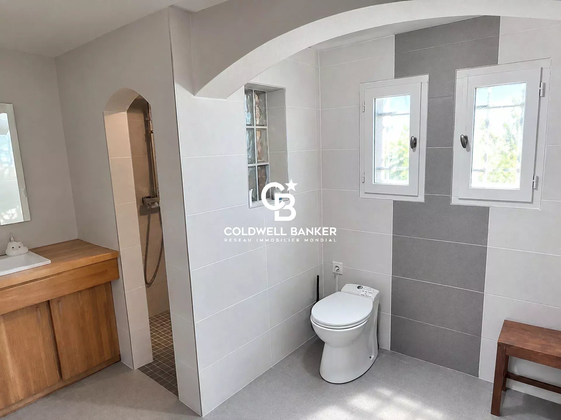 ANDERNOS-LES-BAINS – GRANDE MAISON FAMILIALE – 195 M² – PISCINE – TERRAIN 1 208 M²