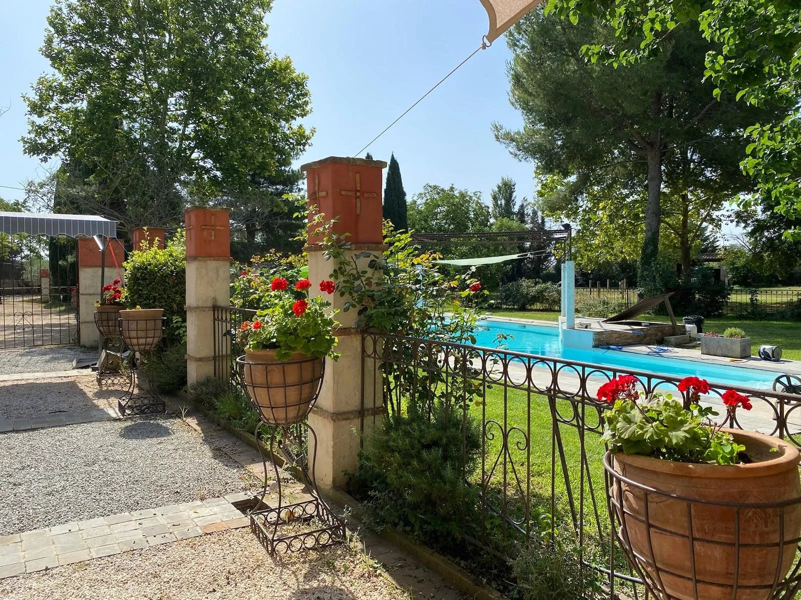 Cailar, Mas 380m² plus 120m² de combles à aménager, 6chs sur parcelle 8000m² avec piscine