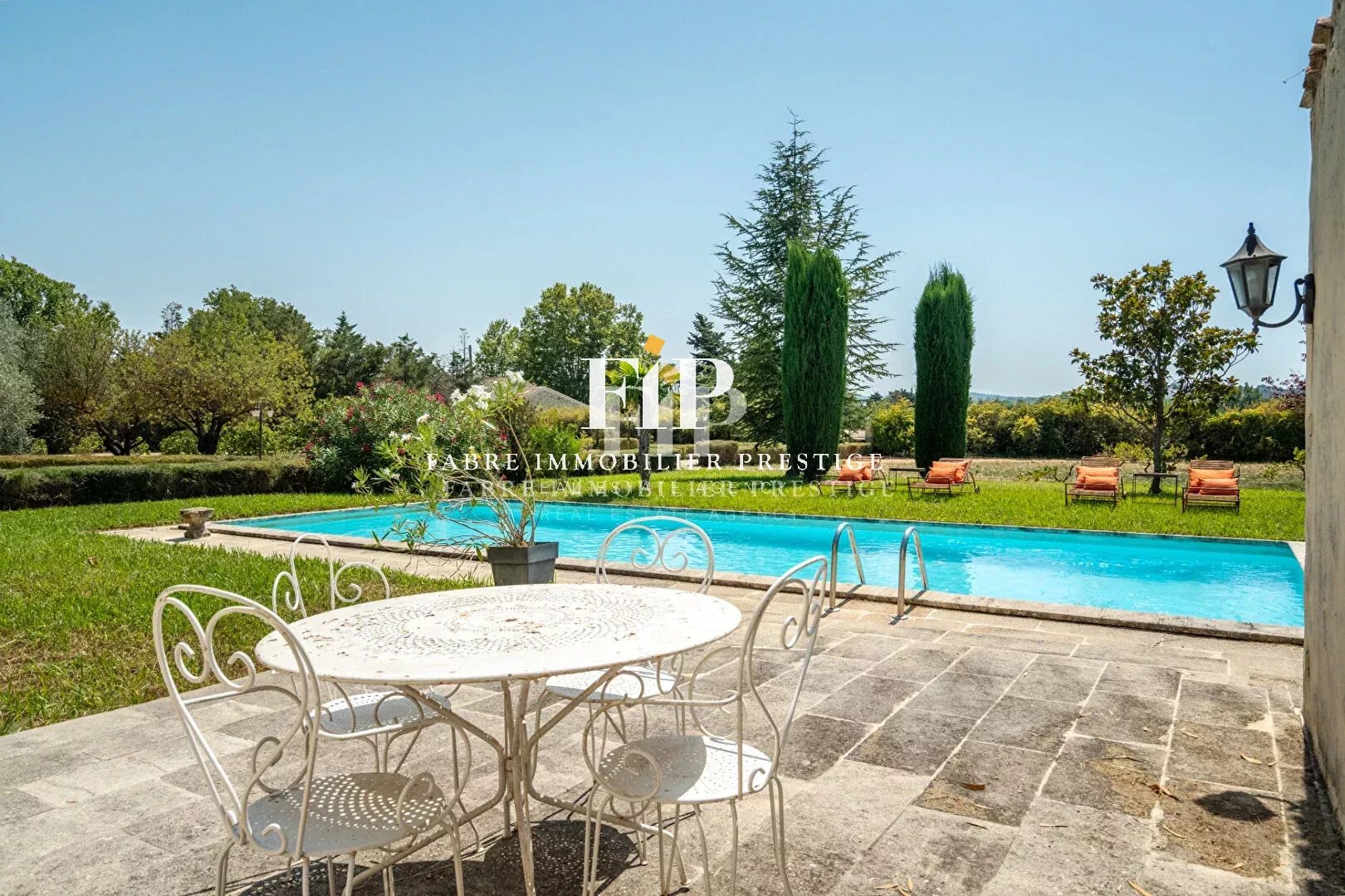 Mas/Magnanerie du XVIIIème siècle au coeur du Luberon - 490m2- Vues panoramiques proche Aix-en-Provence-Lourmarin et Avignon