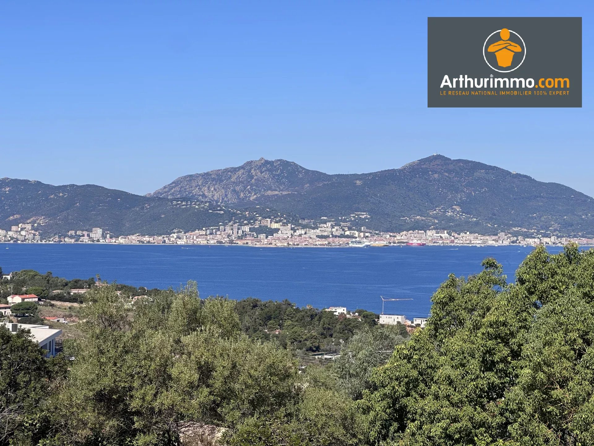 Sale Porticcio large T2 with terrace and sea view