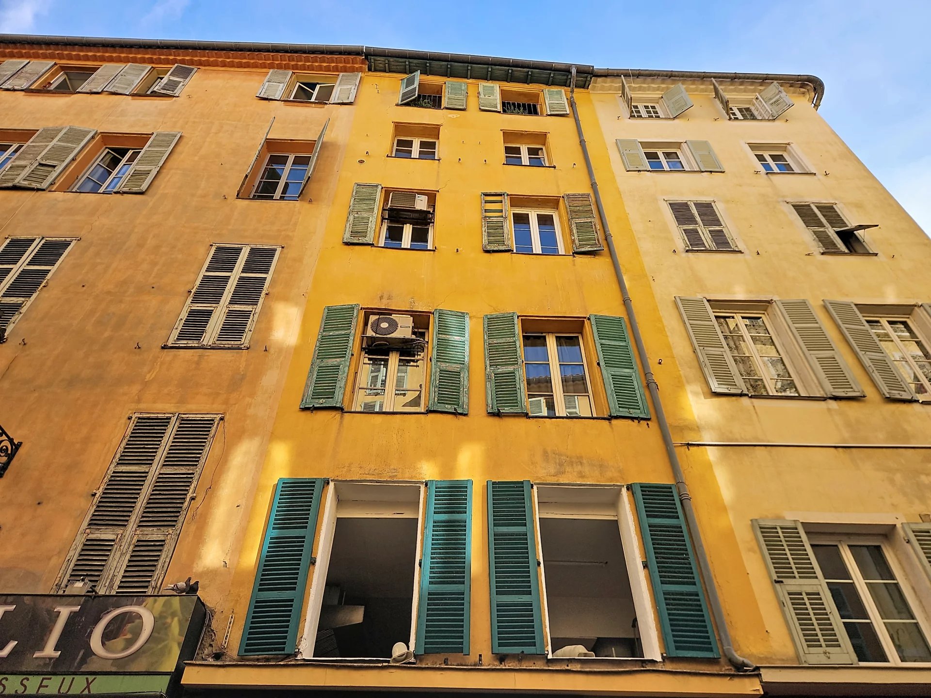 Vieux-Nice – Cours Saleya – 2 pièces de 42 m² entièrement rénové – Fort potentiel locatif