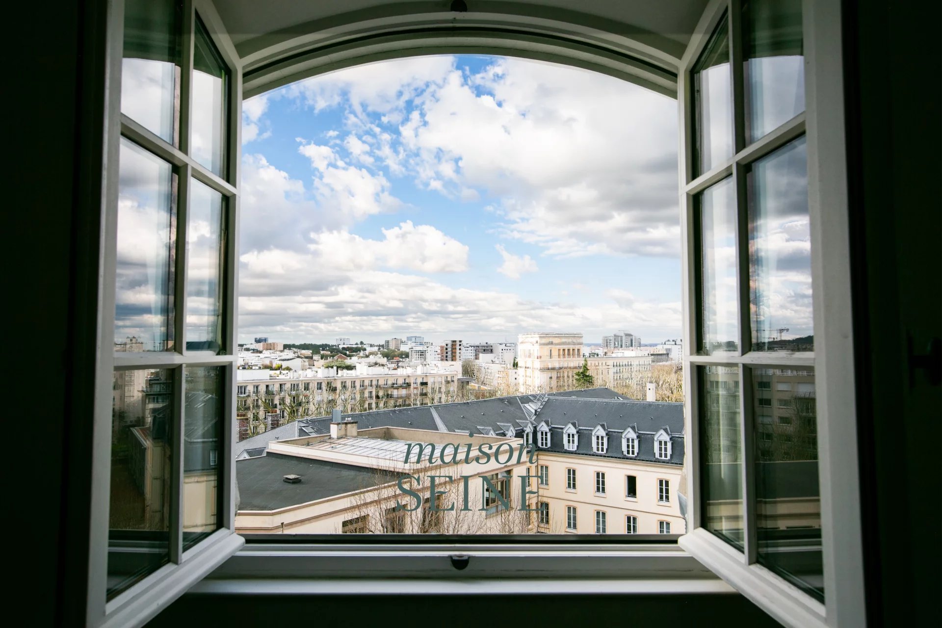 Exclusivité - Neuilly Full Pasteur - Ecole Bleue - Appartement étage élevé dans immeuble de grand standing - 2 chambres