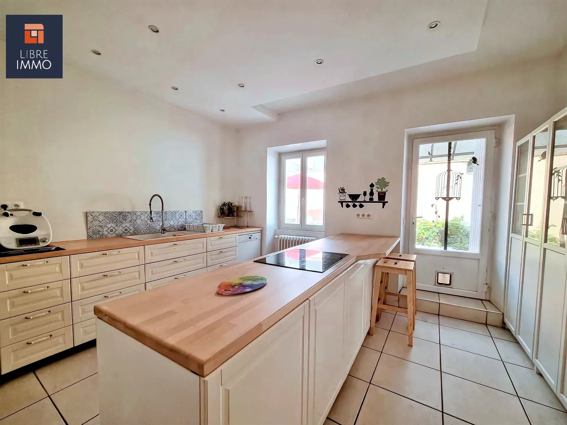Rare ! Grande maison familiale avec dépendances et grange XVIIe
