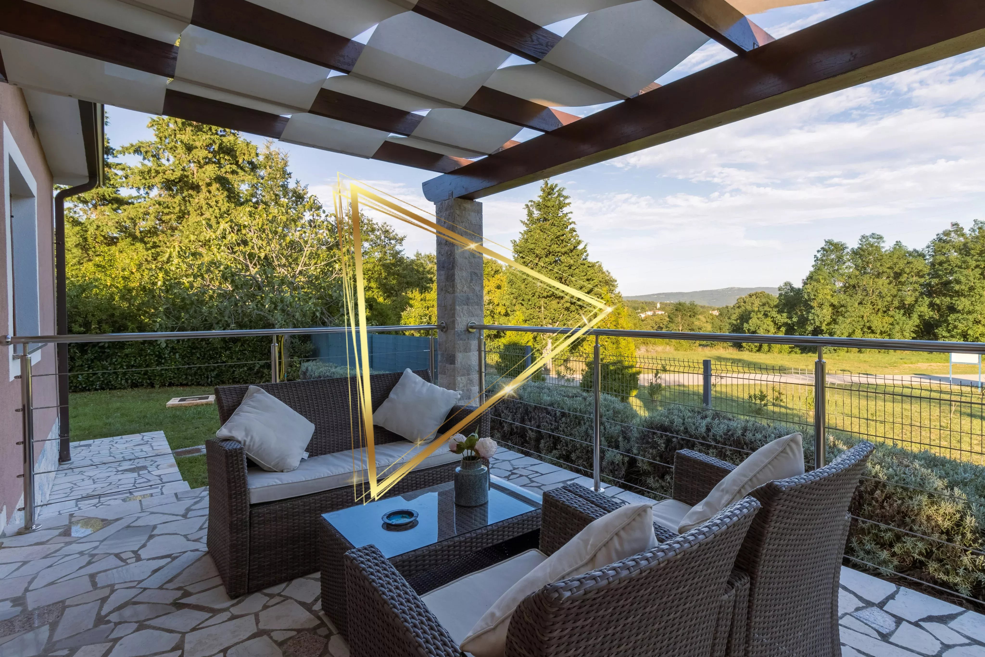 T5 cathedral living room with mezzanines - gardens - terrace and parking!